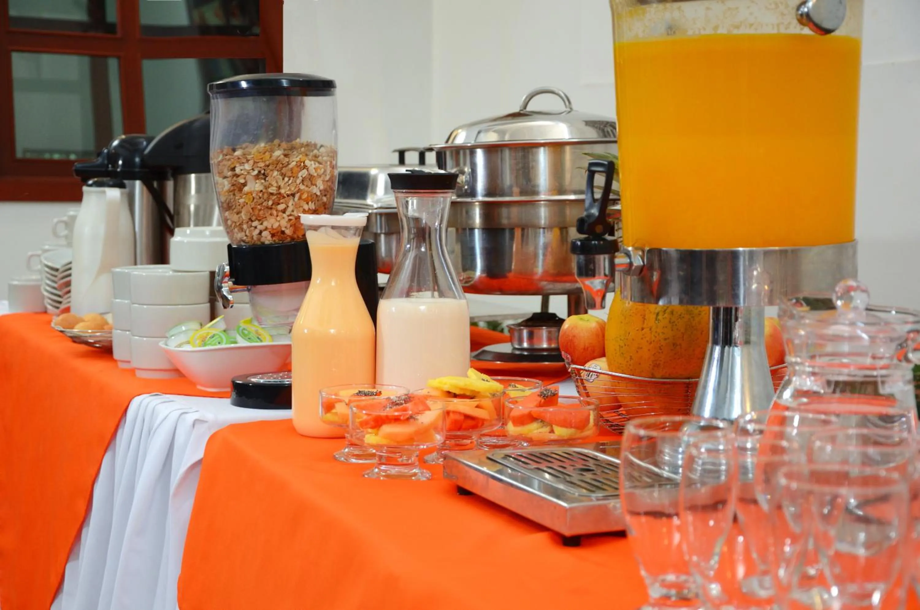 Restaurant/places to eat in Hotel Karlo By GHO Hoteles