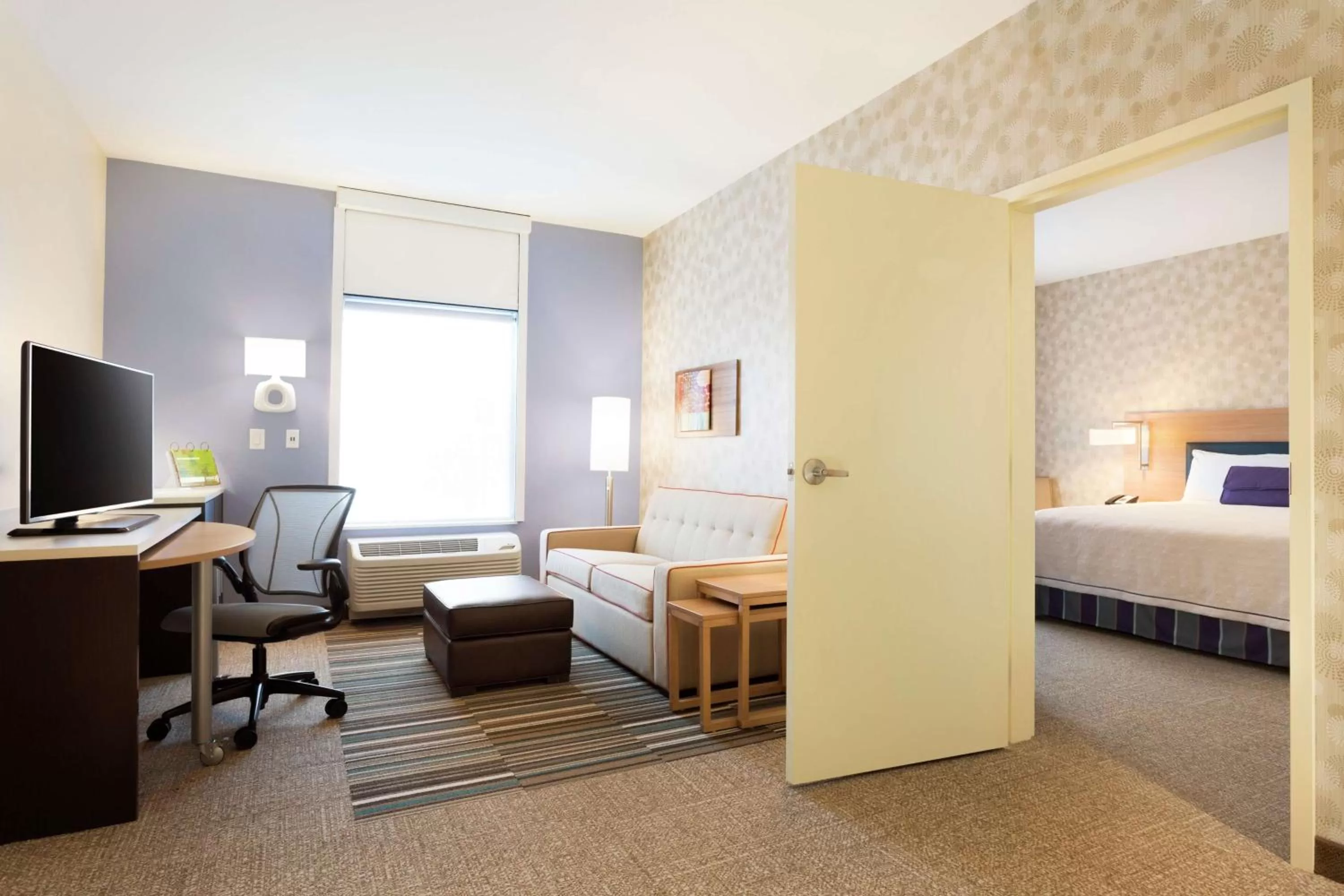 Bedroom, Bed in Home2 Suites by Hilton Midland