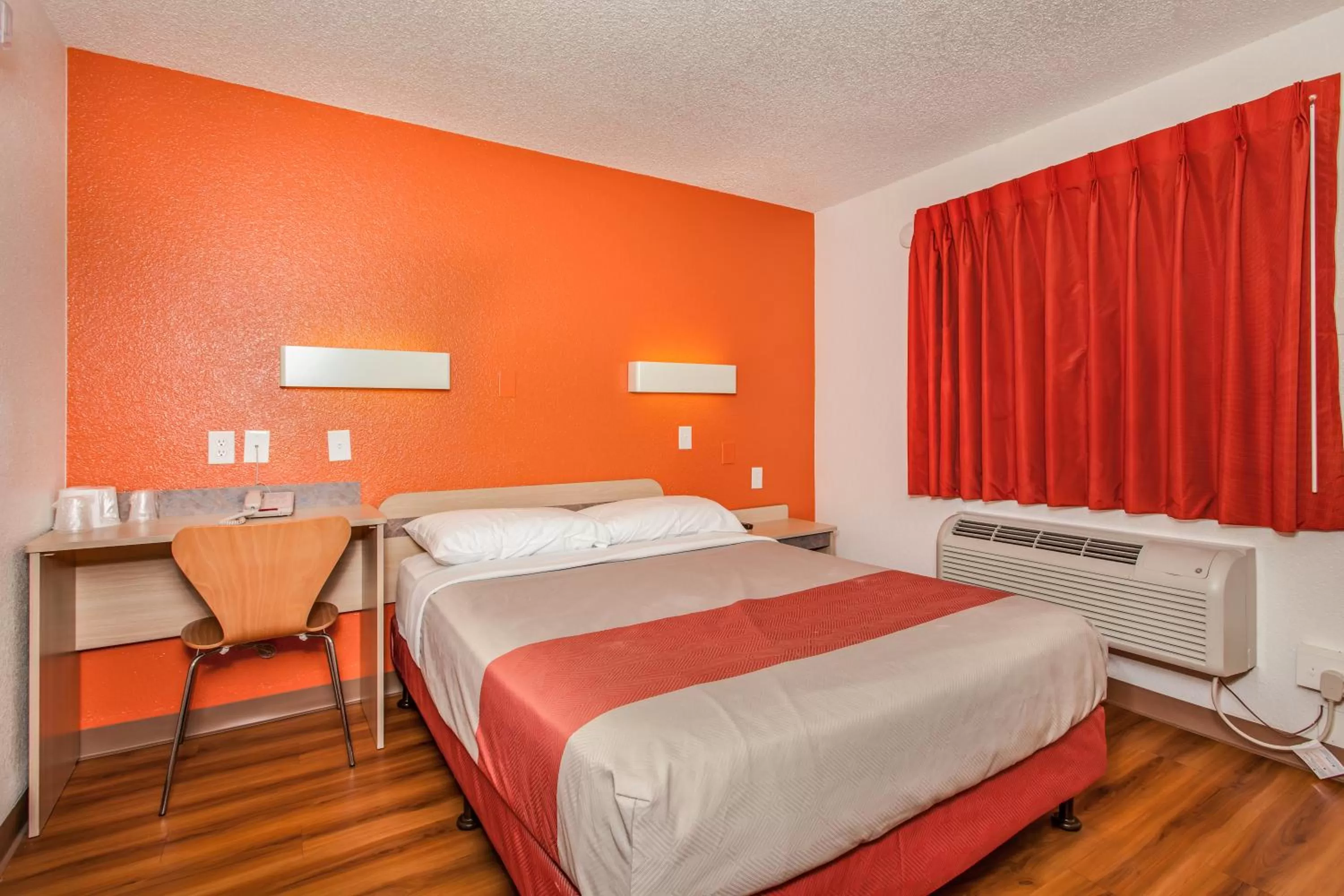 Bedroom, Bed in Motel 6-Fairfield, CA - North