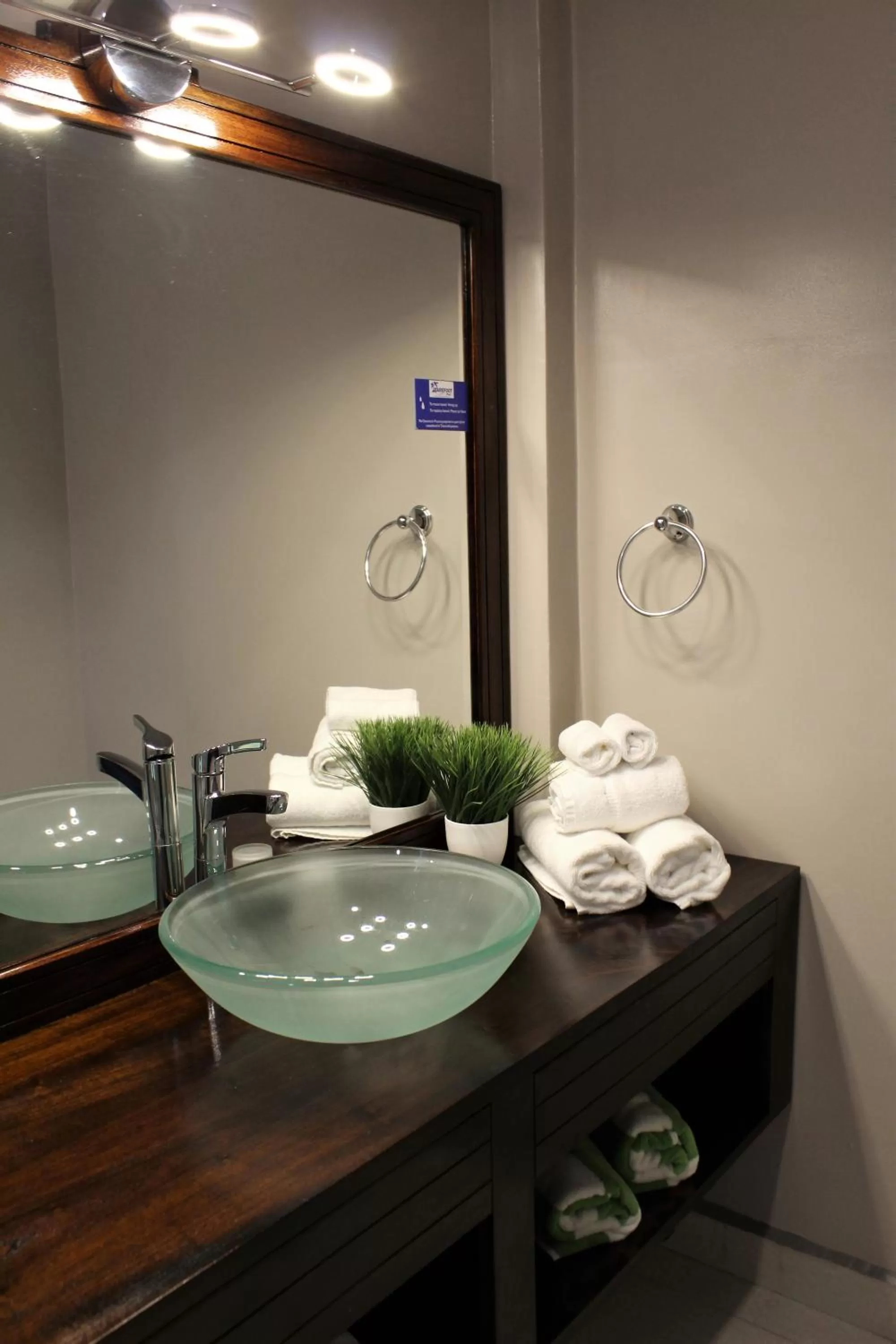 Bathroom in Barefoot Caye Caulker Hotel