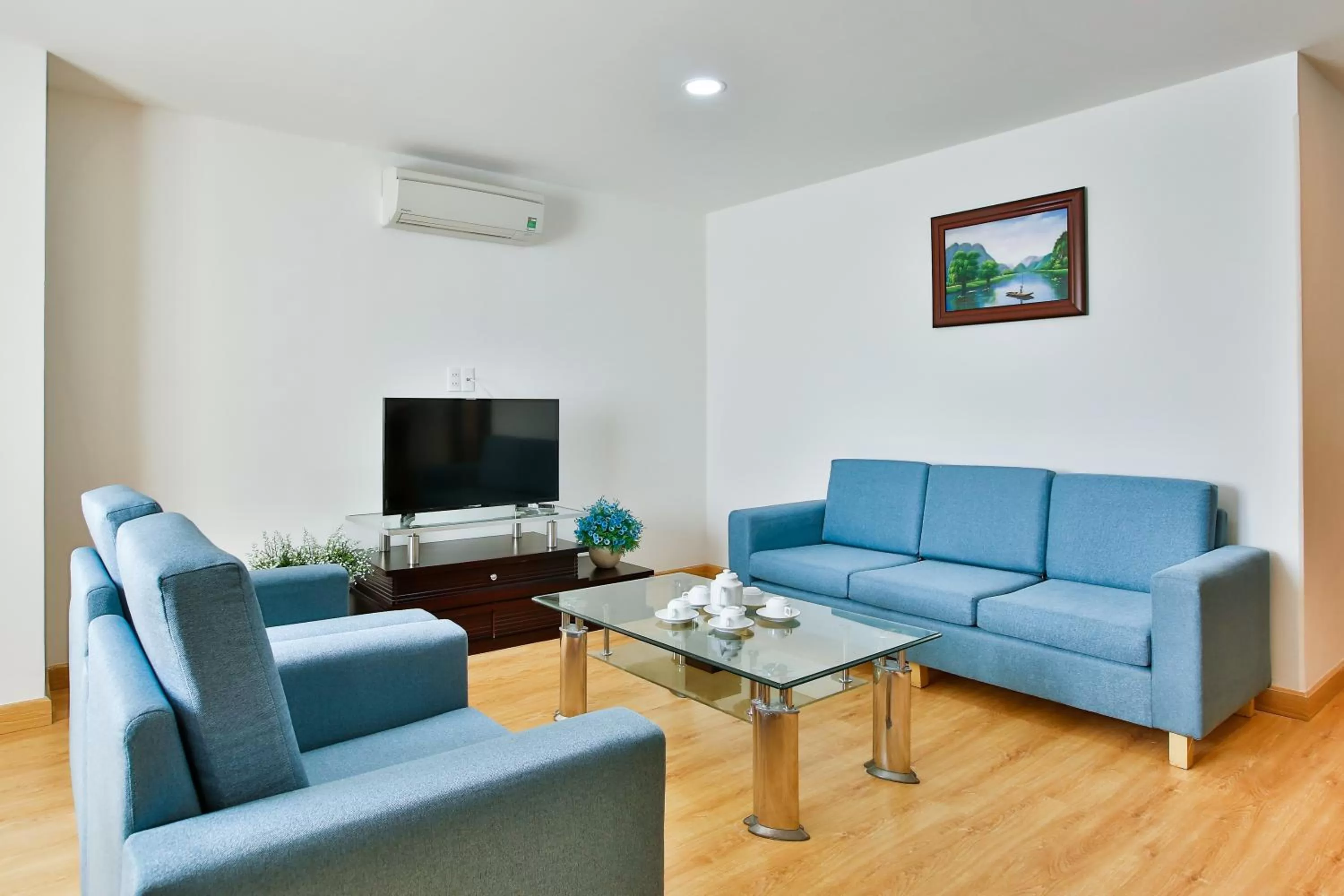 Seating area in ALUNA Ben Thanh Hotel