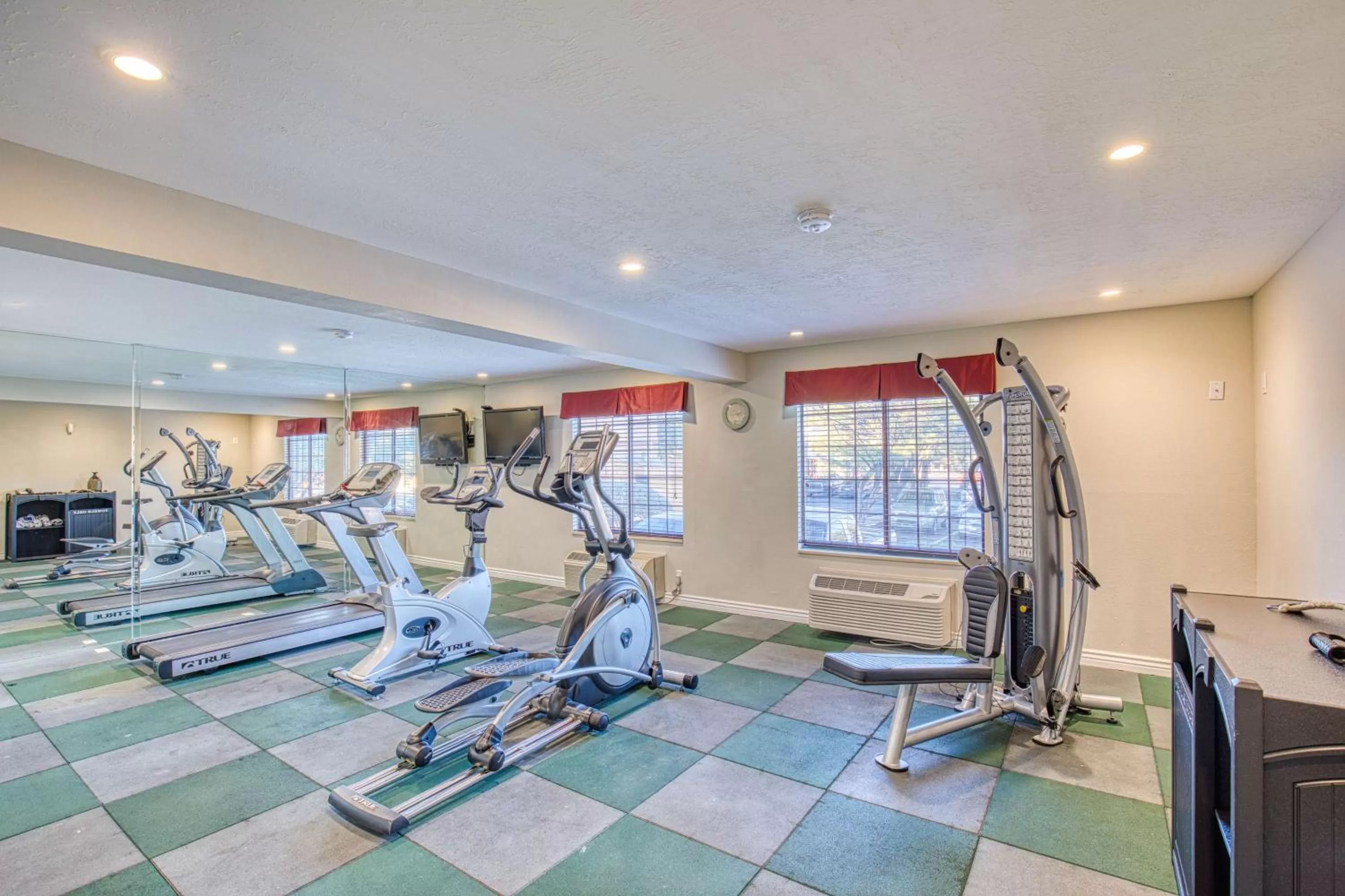 Fitness centre/facilities in Best Western Green Valley Inn