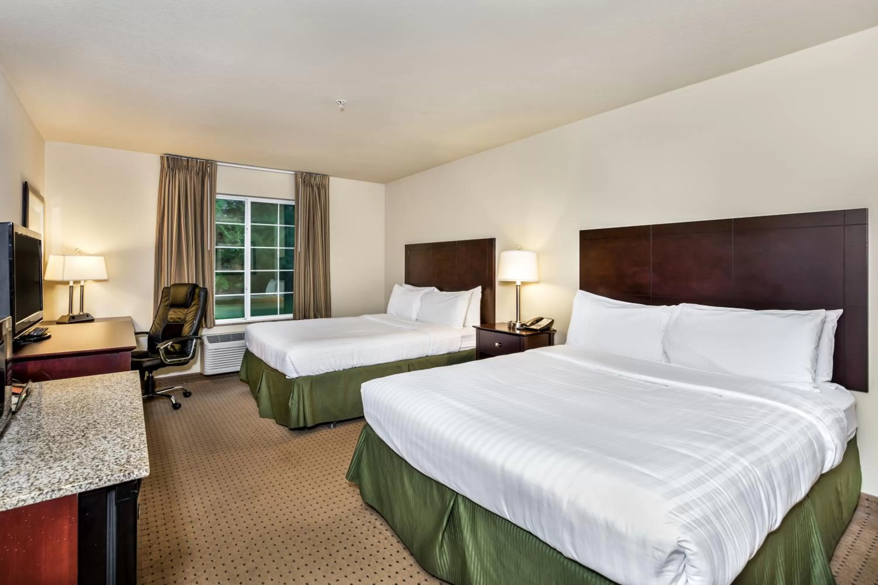 Photo of the whole room, Bed in Cobblestone Inn & Suites - Vinton, IA