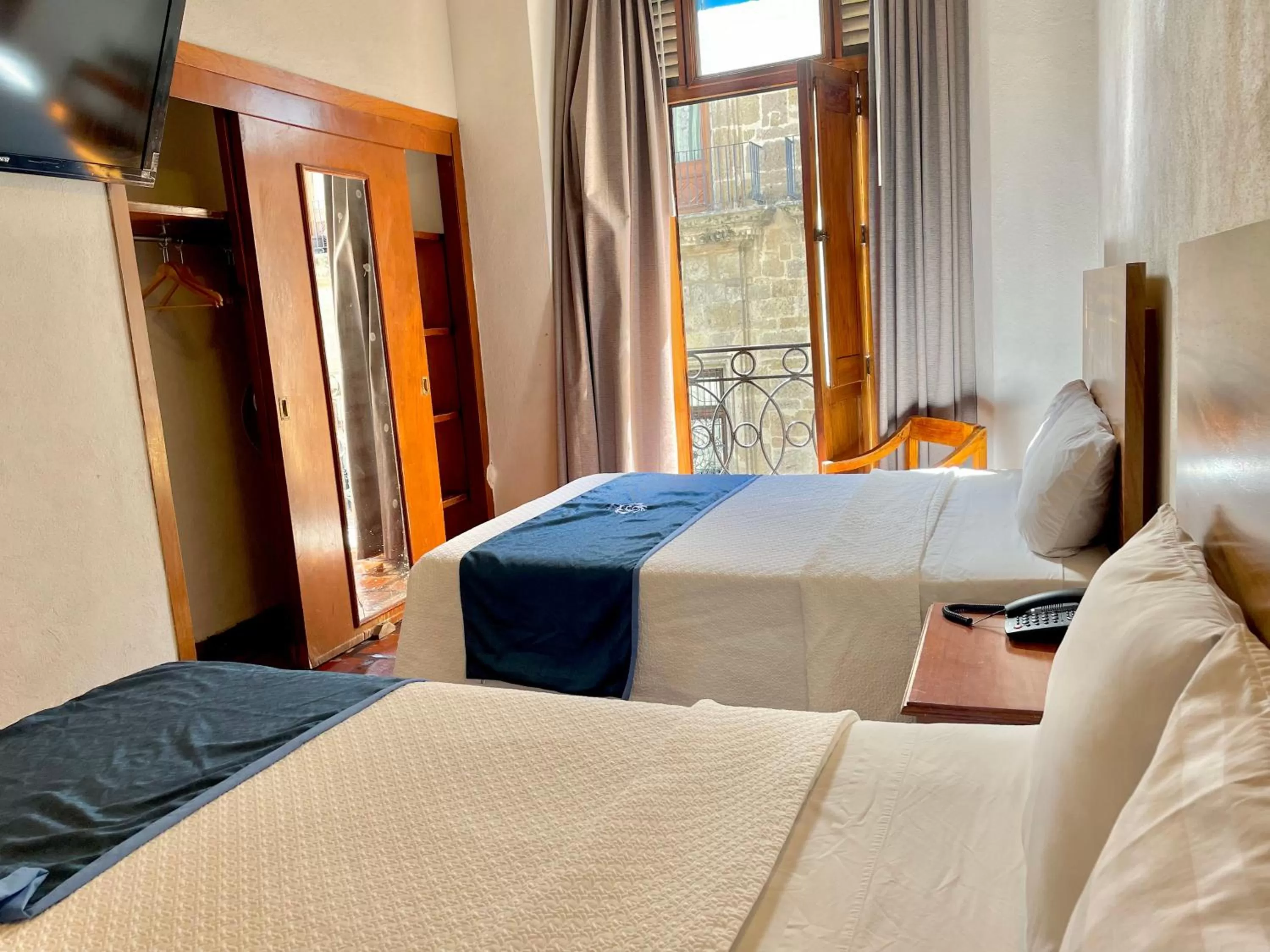 Photo of the whole room, Bed in Hotel Frances