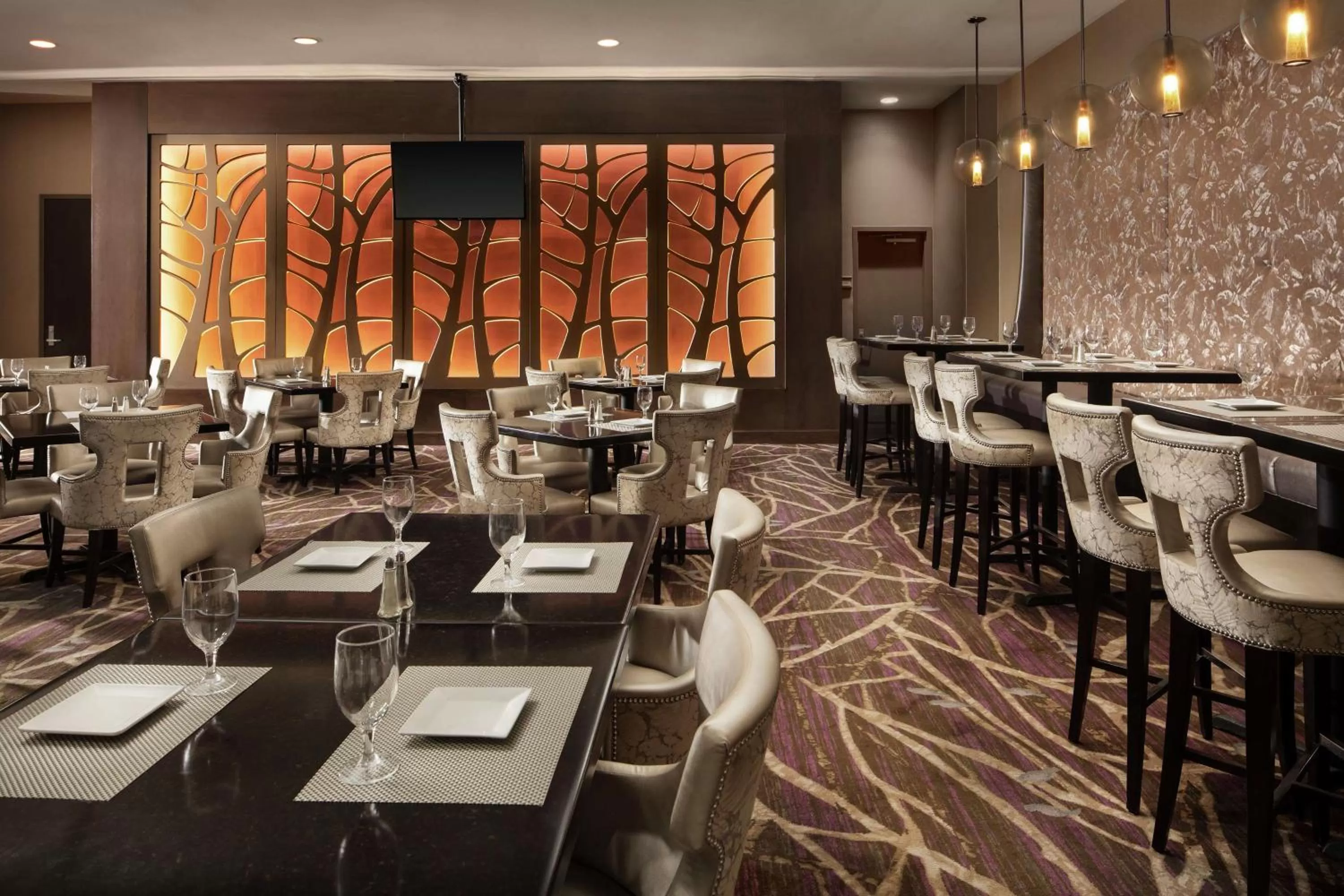 Restaurant/places to eat in Embassy Suites by Hilton Crystal City National Airport