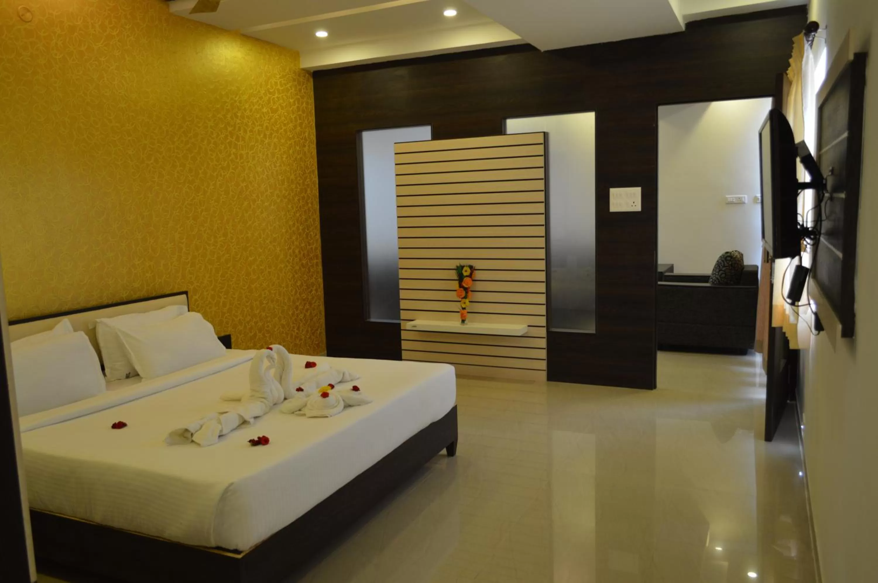 Bed in Hotel Ambai Grand