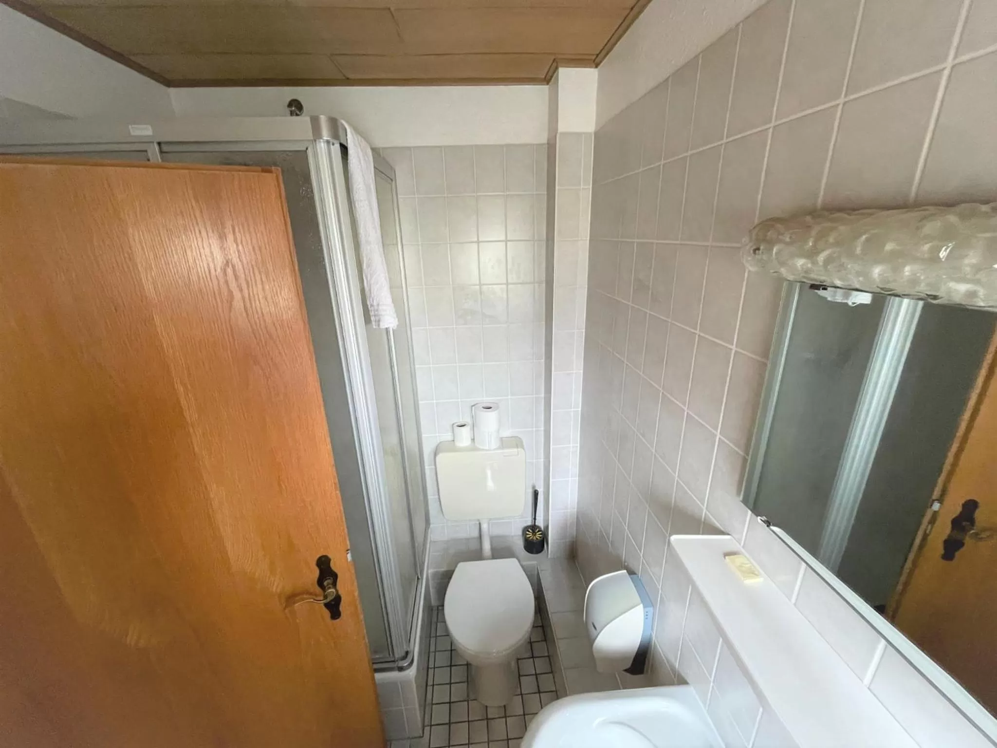 Bathroom in Ellada Restaurant & Hotel