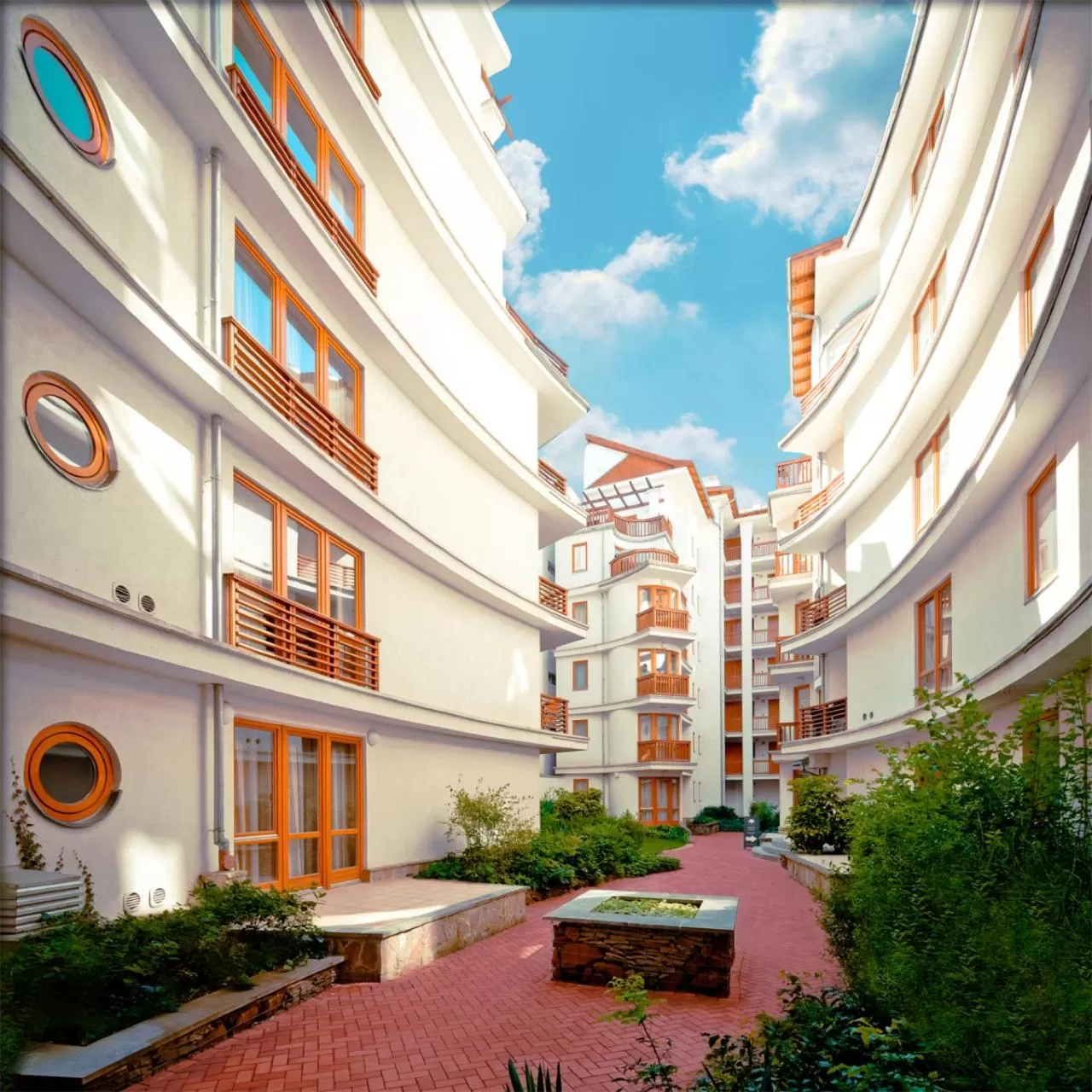 Facade/entrance in Lord Residence