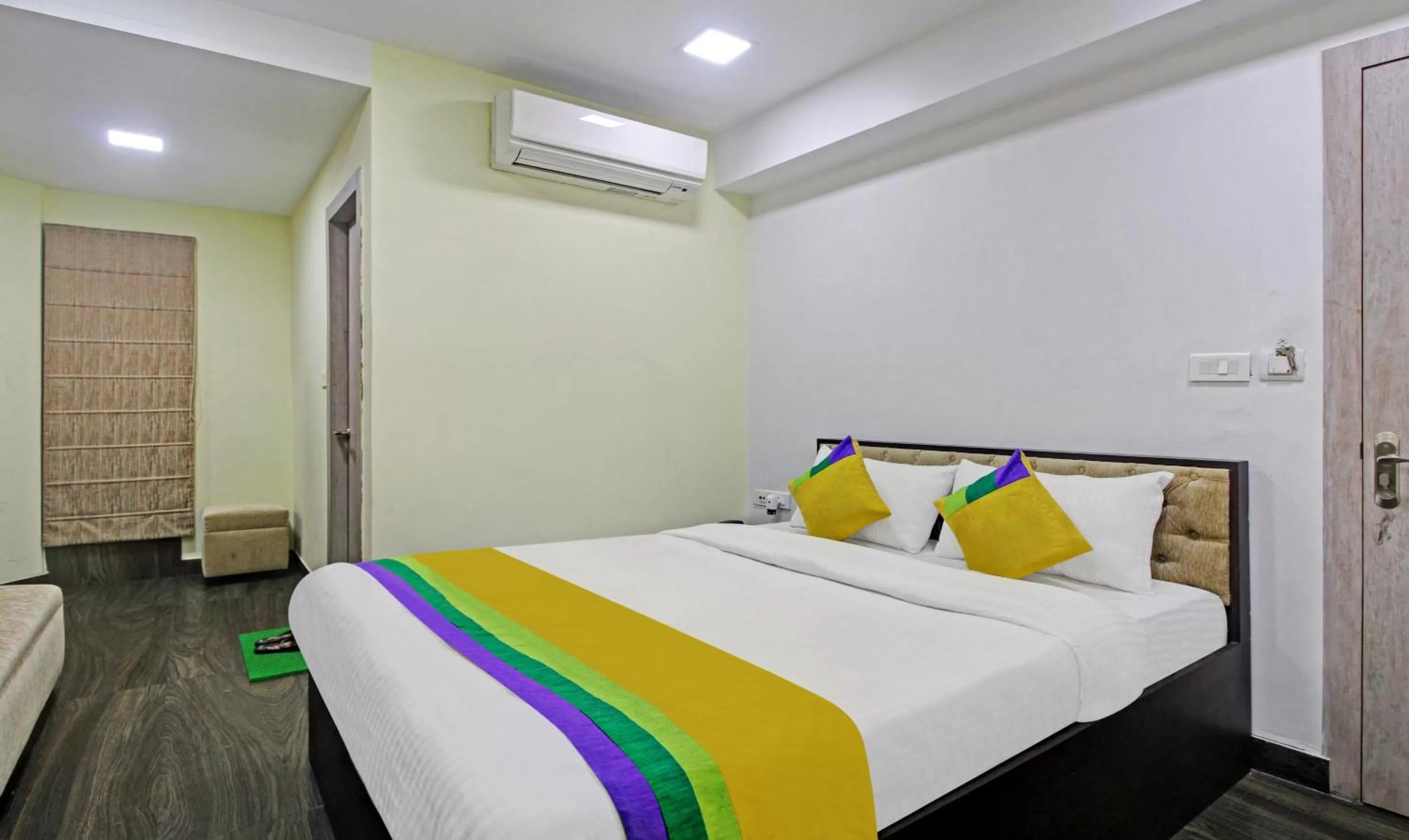 Bedroom, Bed in Itsy Hotels Reotel Near Rabindra Sarobar