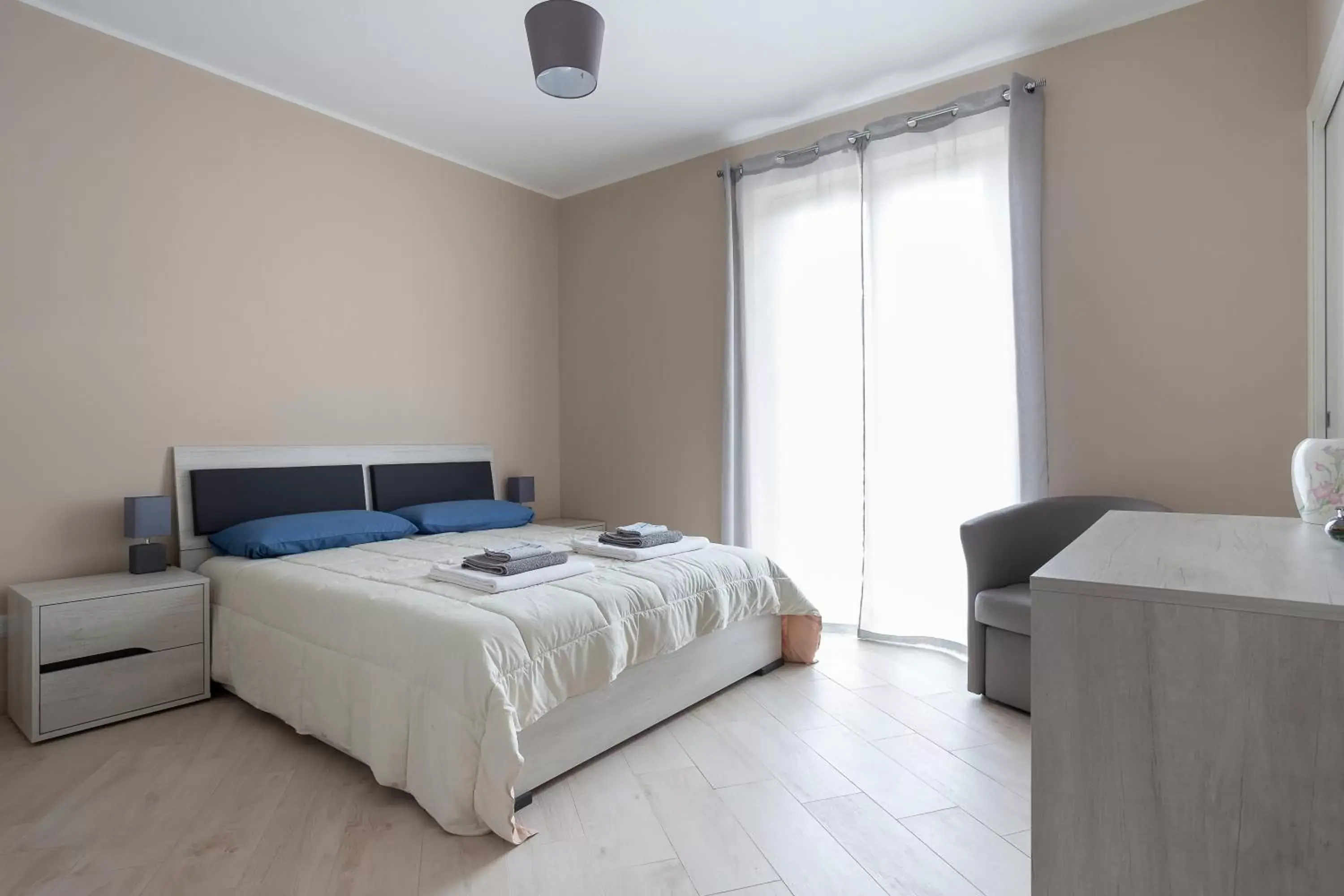 Double Room with Balcony in Sicano Home Double Room with Balcony in Sicano Home