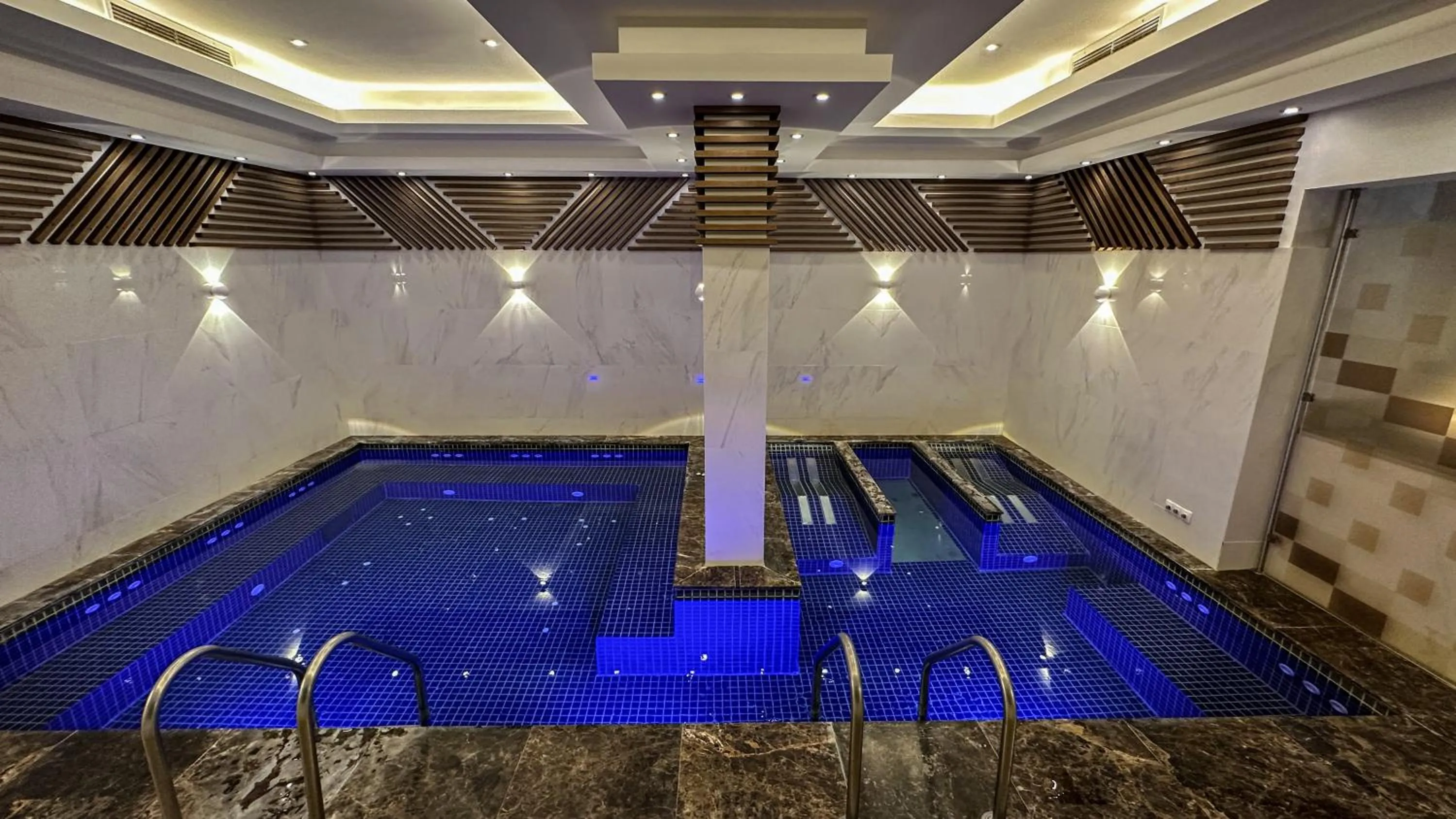 Swimming pool in SPA Hotel Ismena