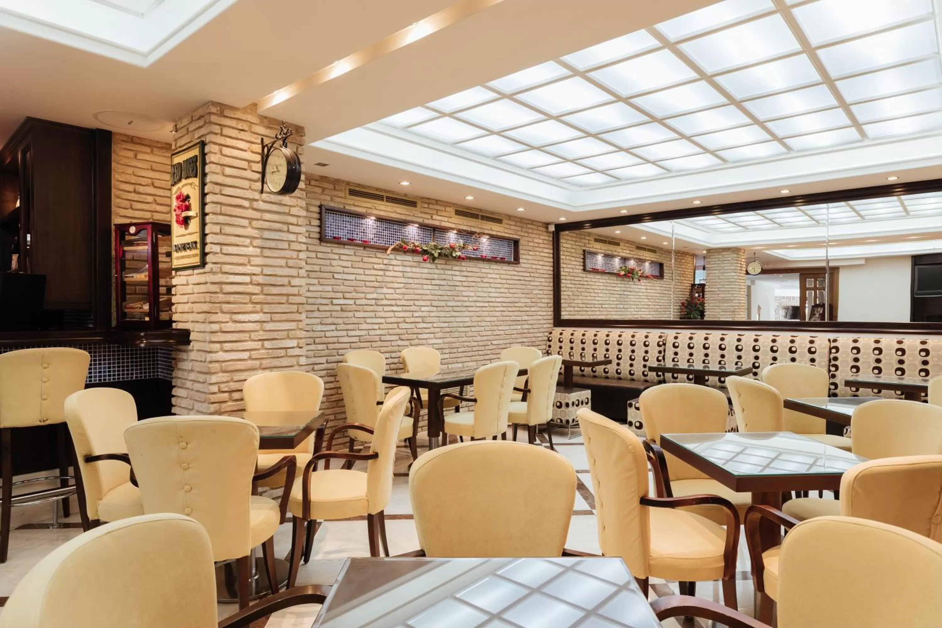 Lounge or bar in Akti Taygetos - Conference Resort