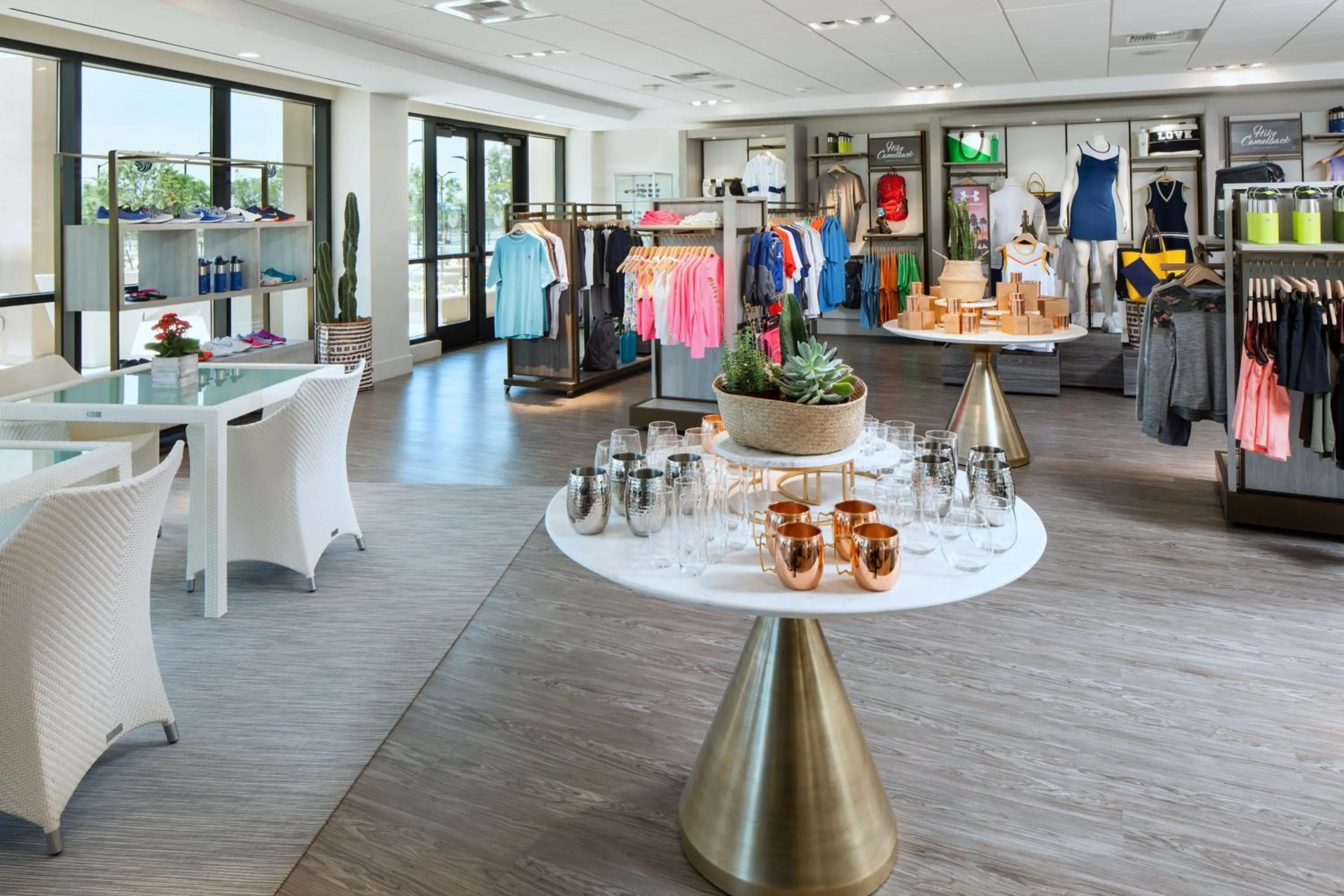 Tennis court in The Canyon Suites at The Phoenician, a Luxury Collection Resort, Scottsdale