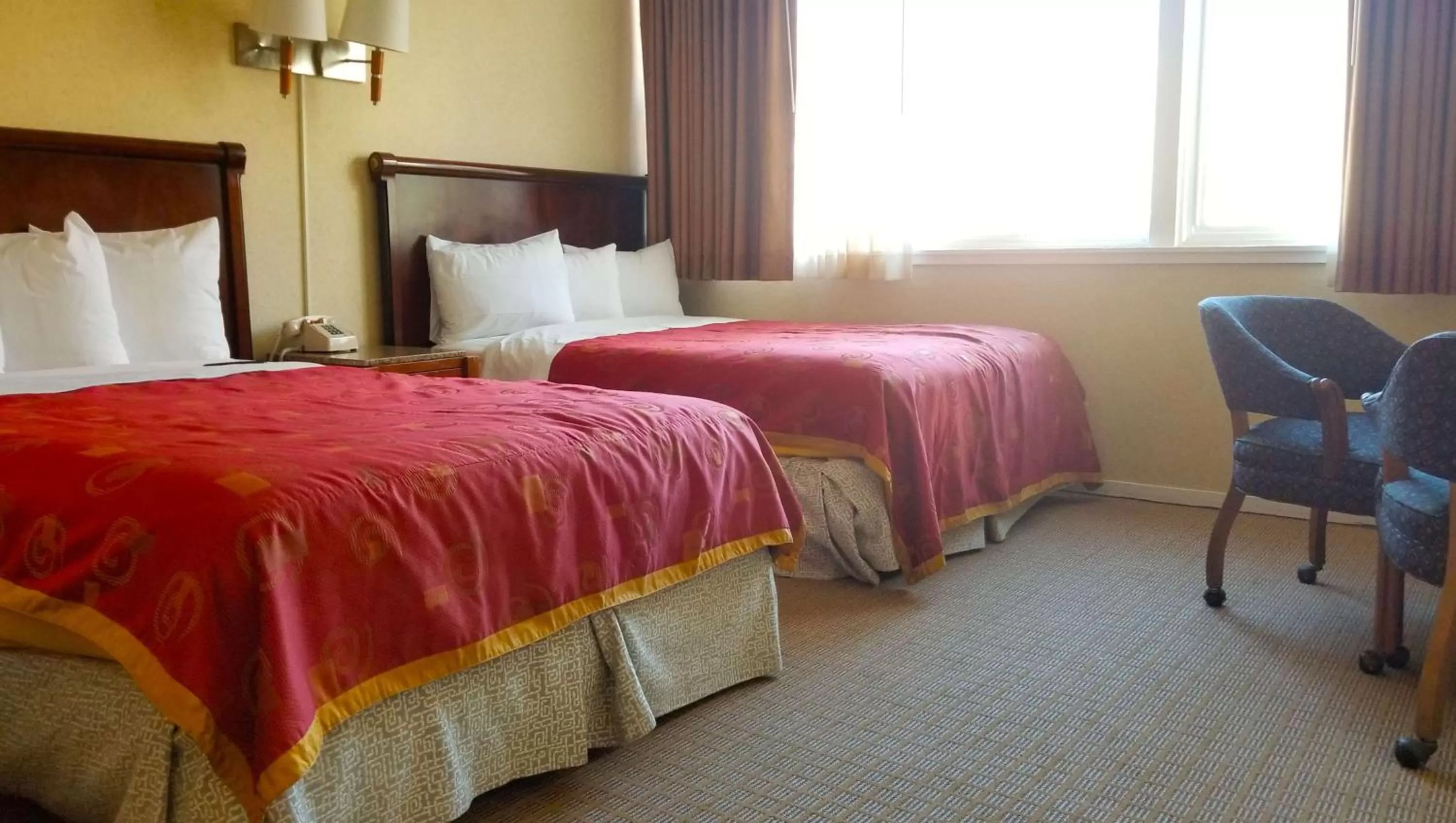 Photo of the whole room, Bed in Pacific Heights Inn