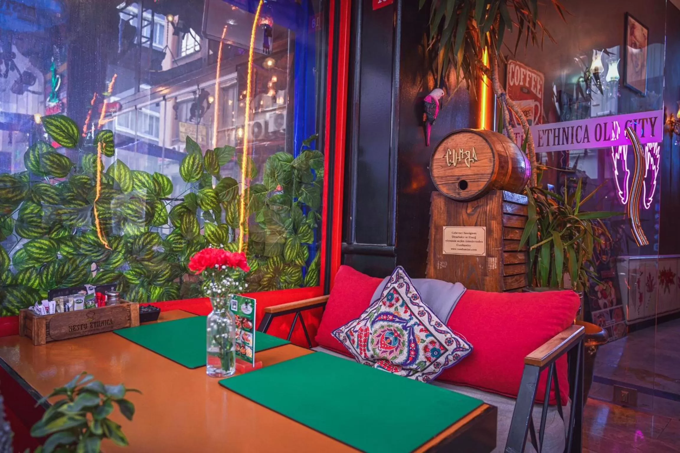 Communal lounge/ TV room in Ethnica Hotel Old City