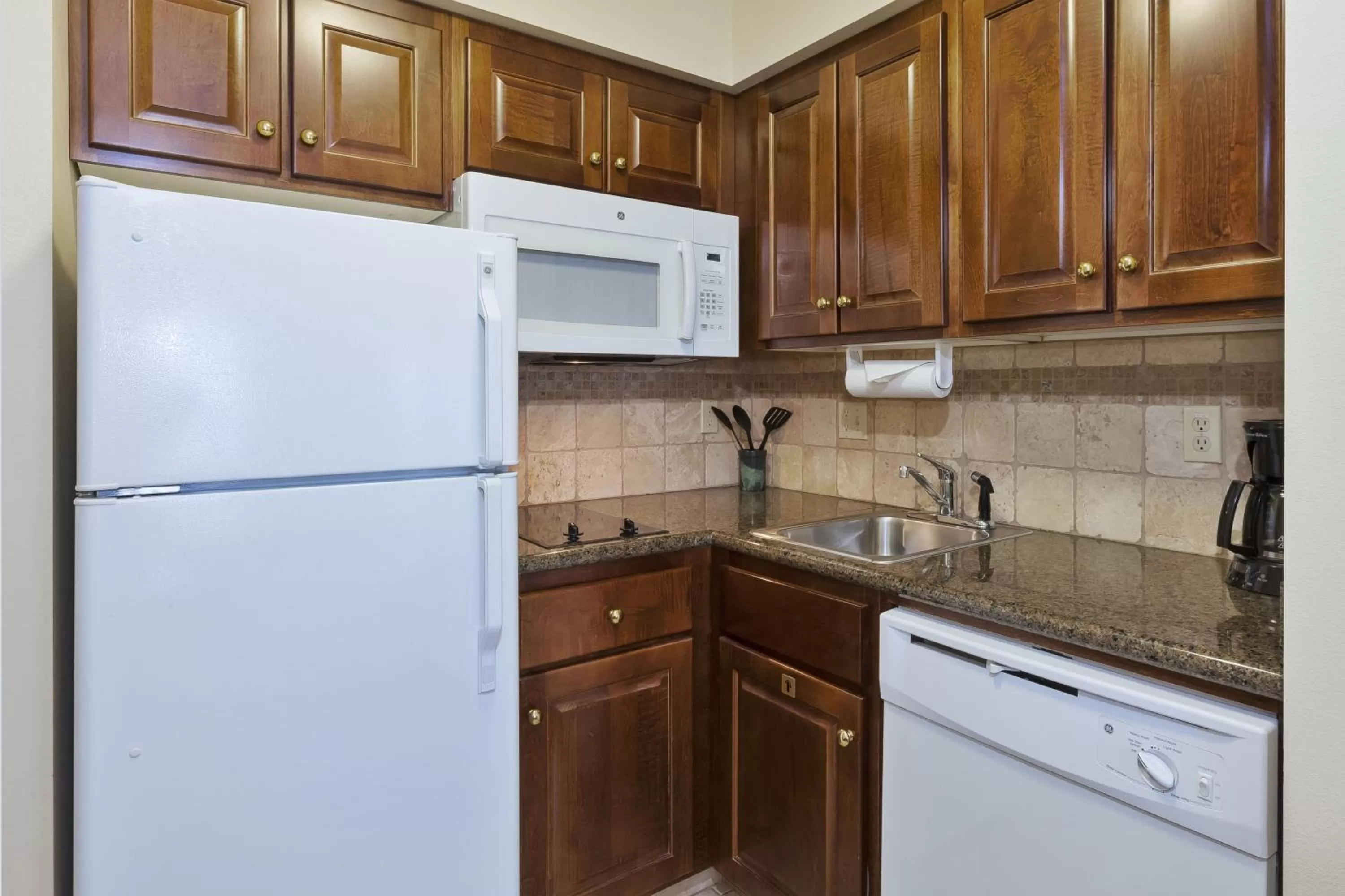 Kitchen or kitchenette in Staybridge Suites Lansing-Okemos by IHG