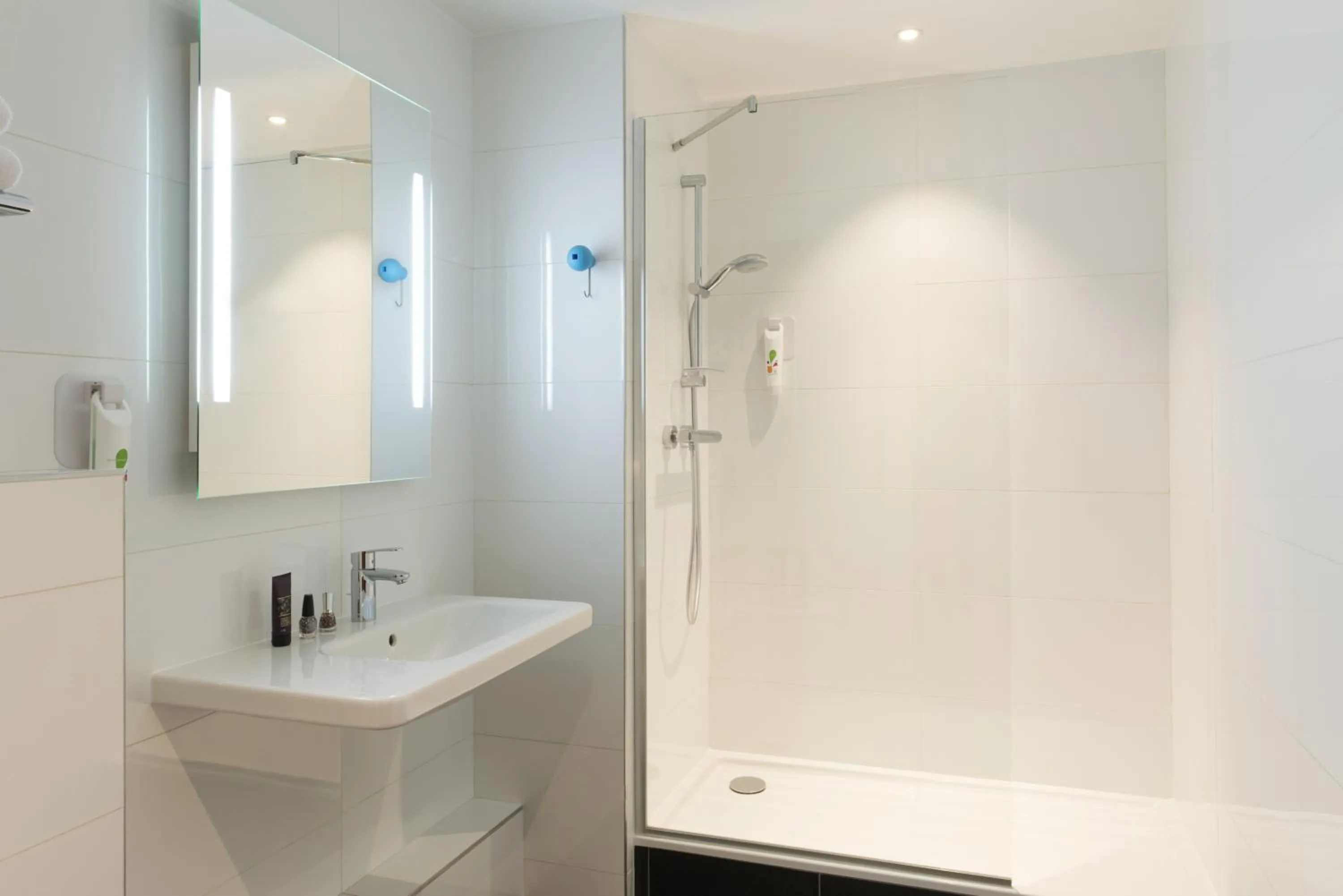 Bathroom in ibis Styles Lyon Centre Confluence