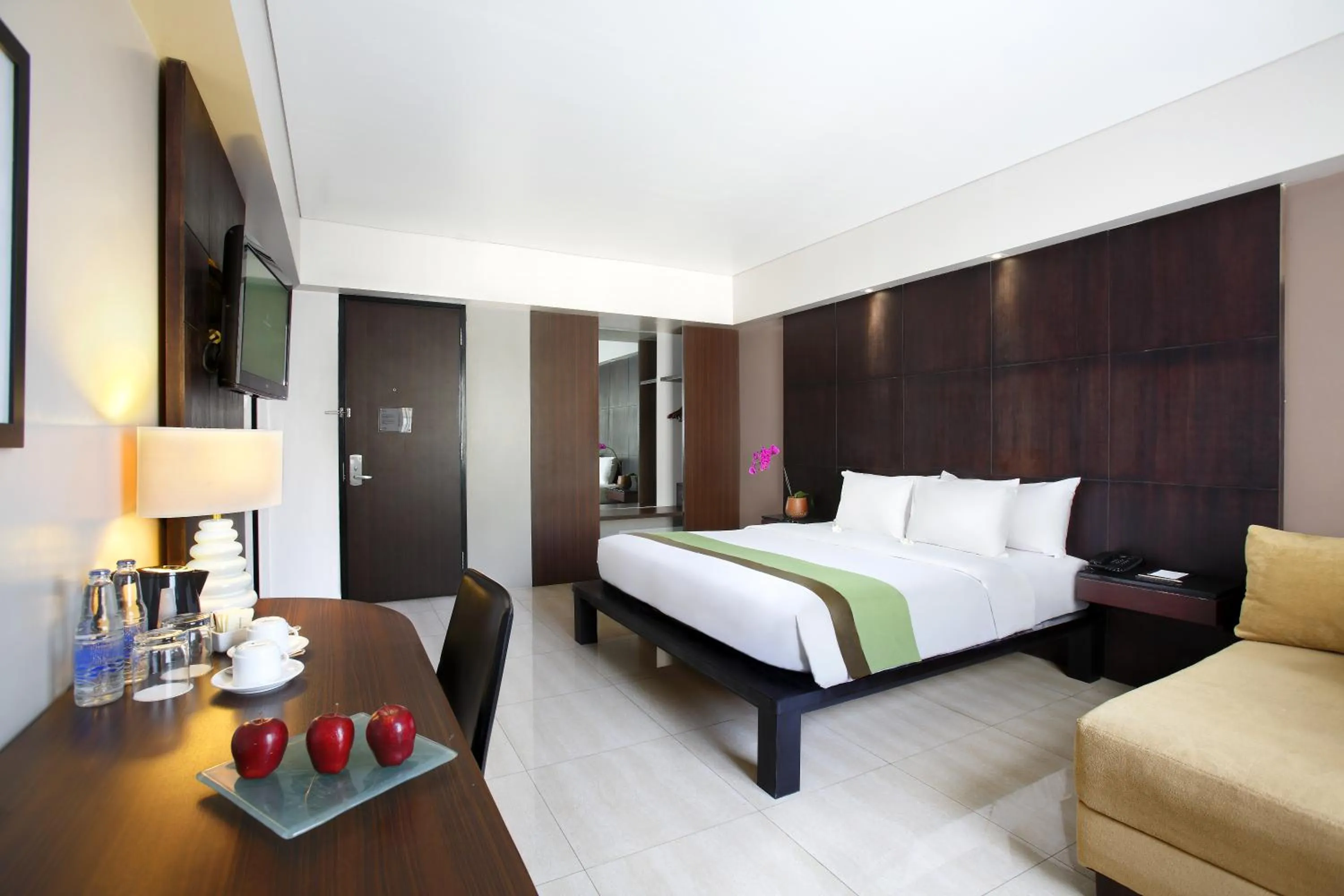 Shower, Bed in Hotel Santika Kuta