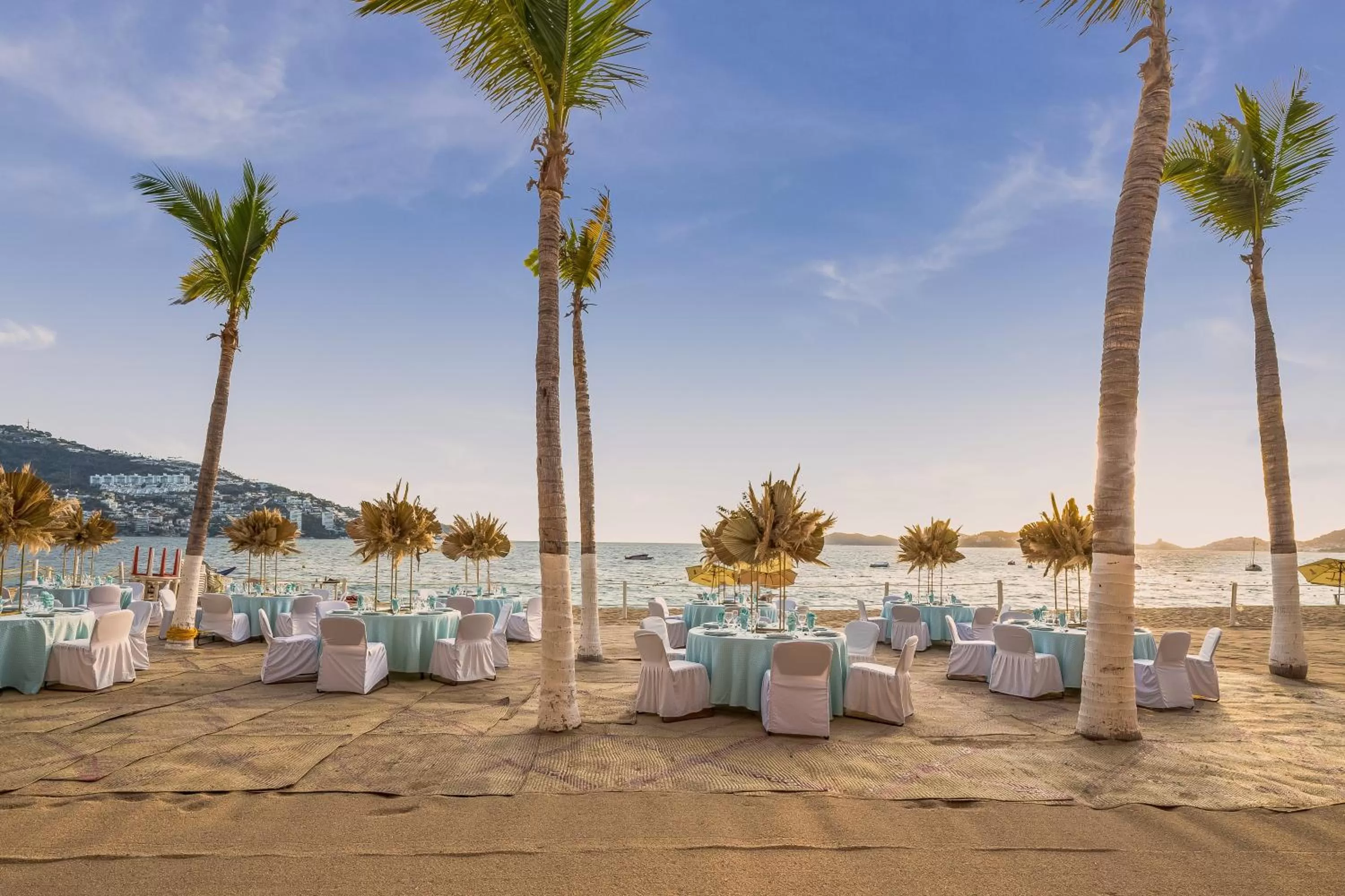 Property building in Copacabana Beach Hotel Acapulco