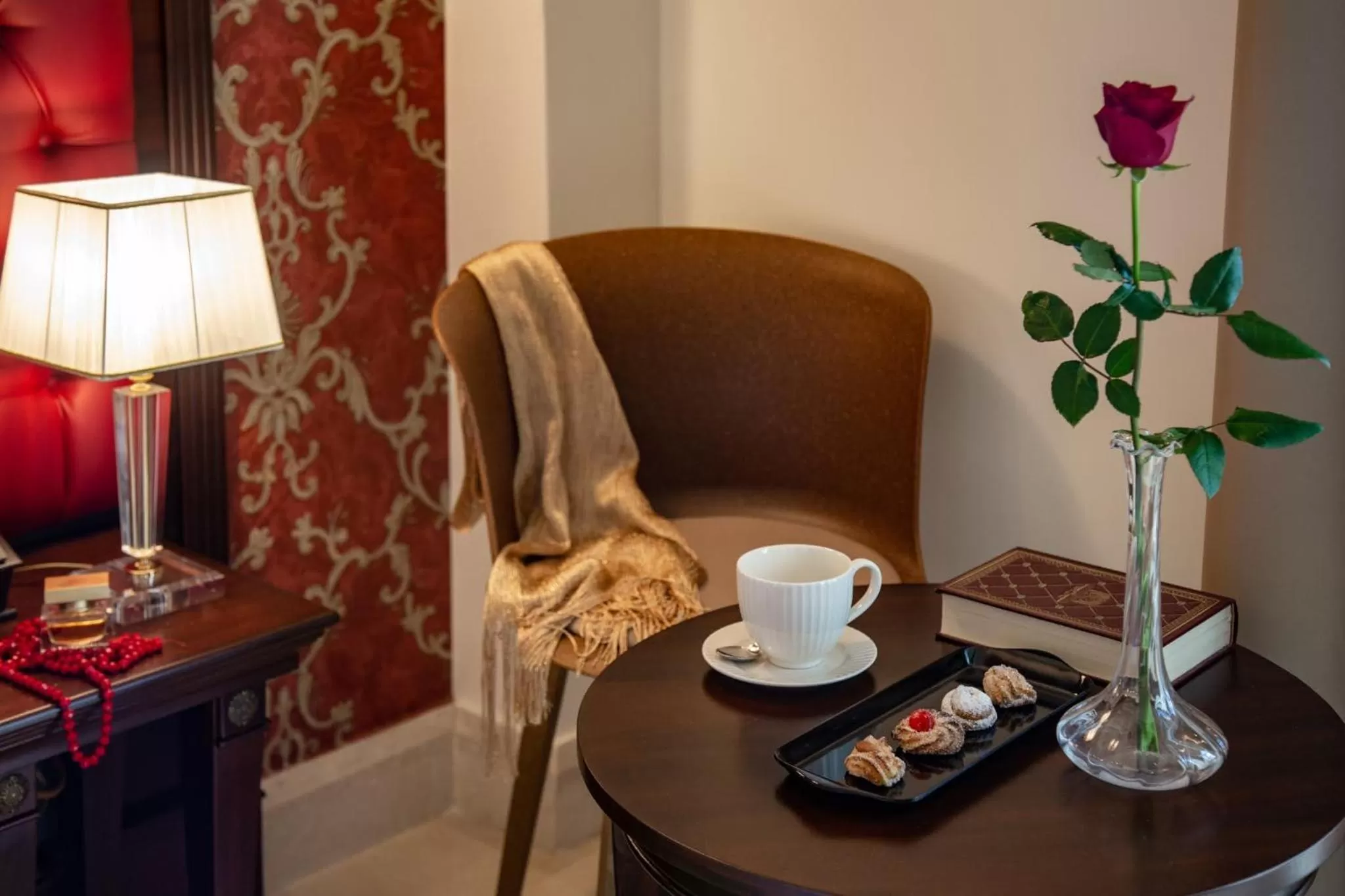 Coffee/tea facilities in La Paloma Blanca Hotel