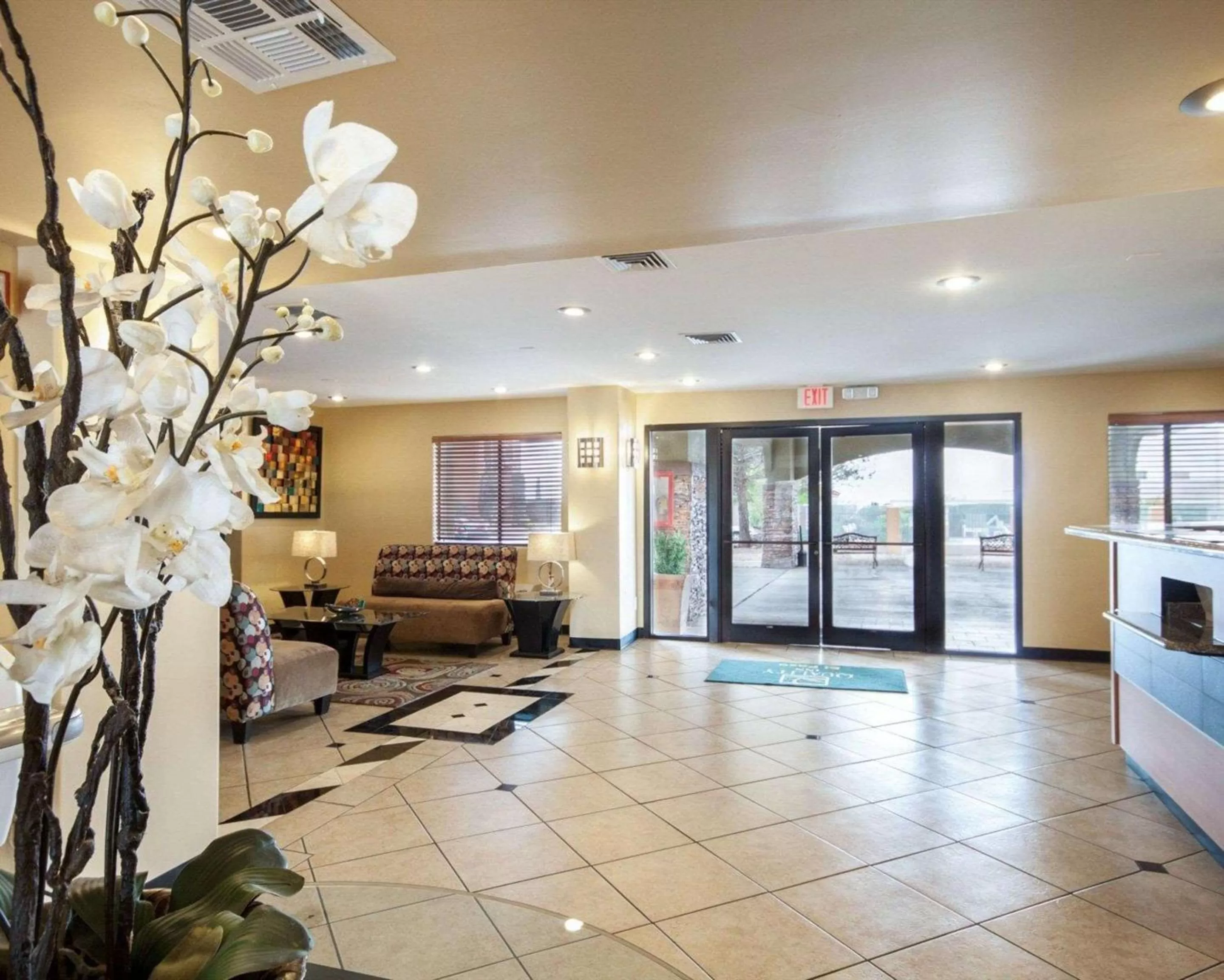 Lobby or reception in Quality Inn Airport East