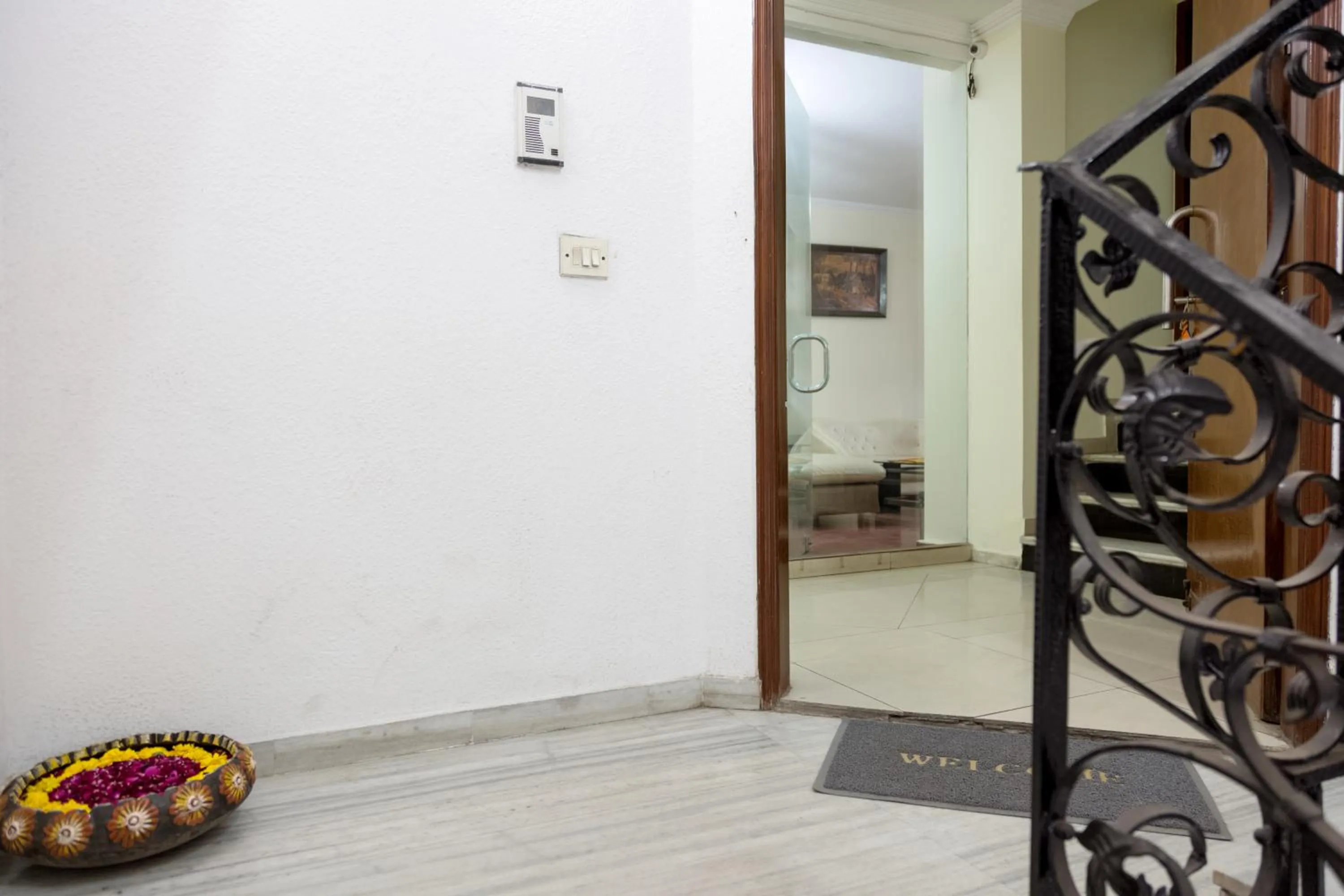 Facade/entrance in Under My Roof Green Park