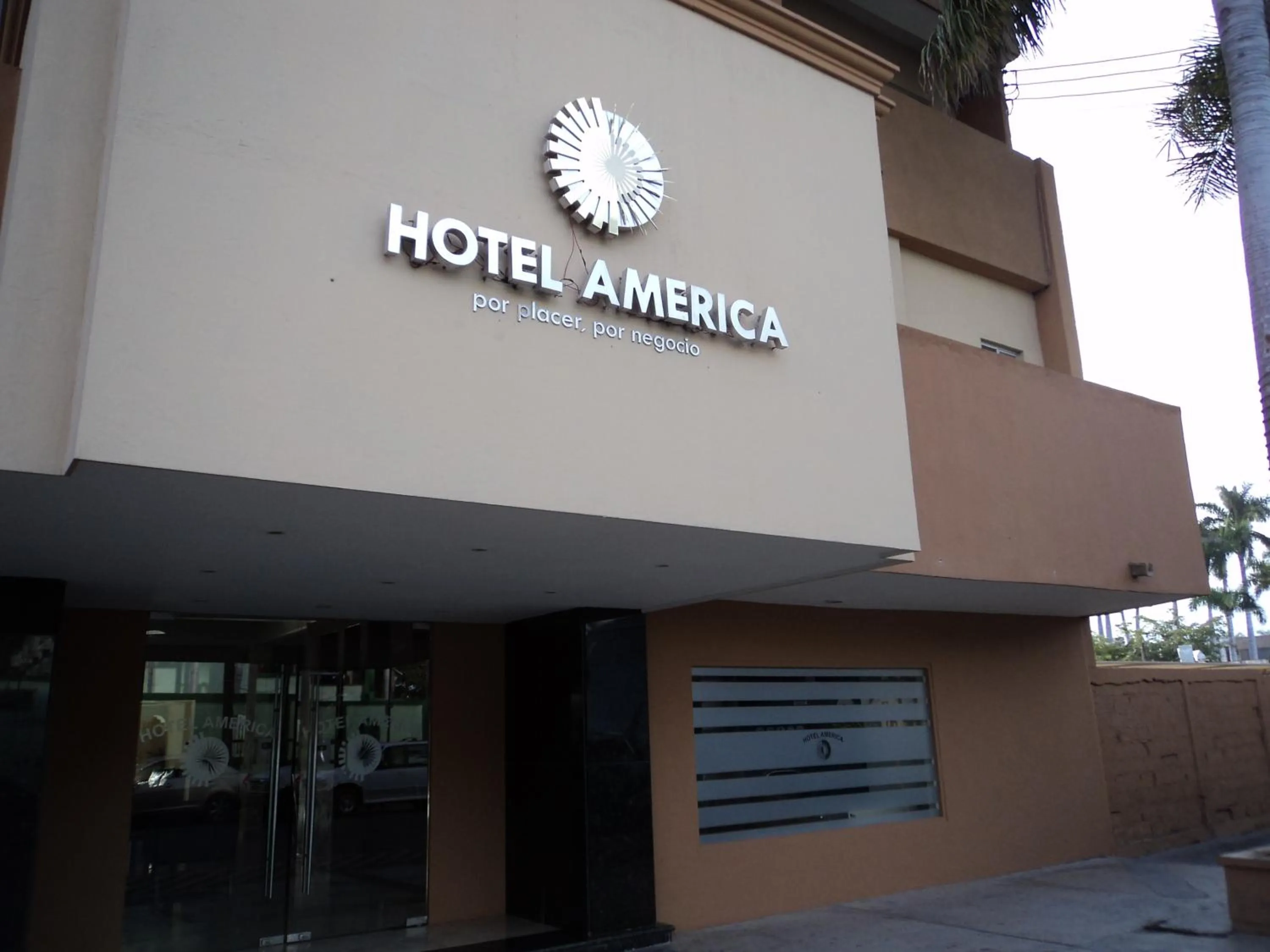Facade/entrance in Hotel America Palacio