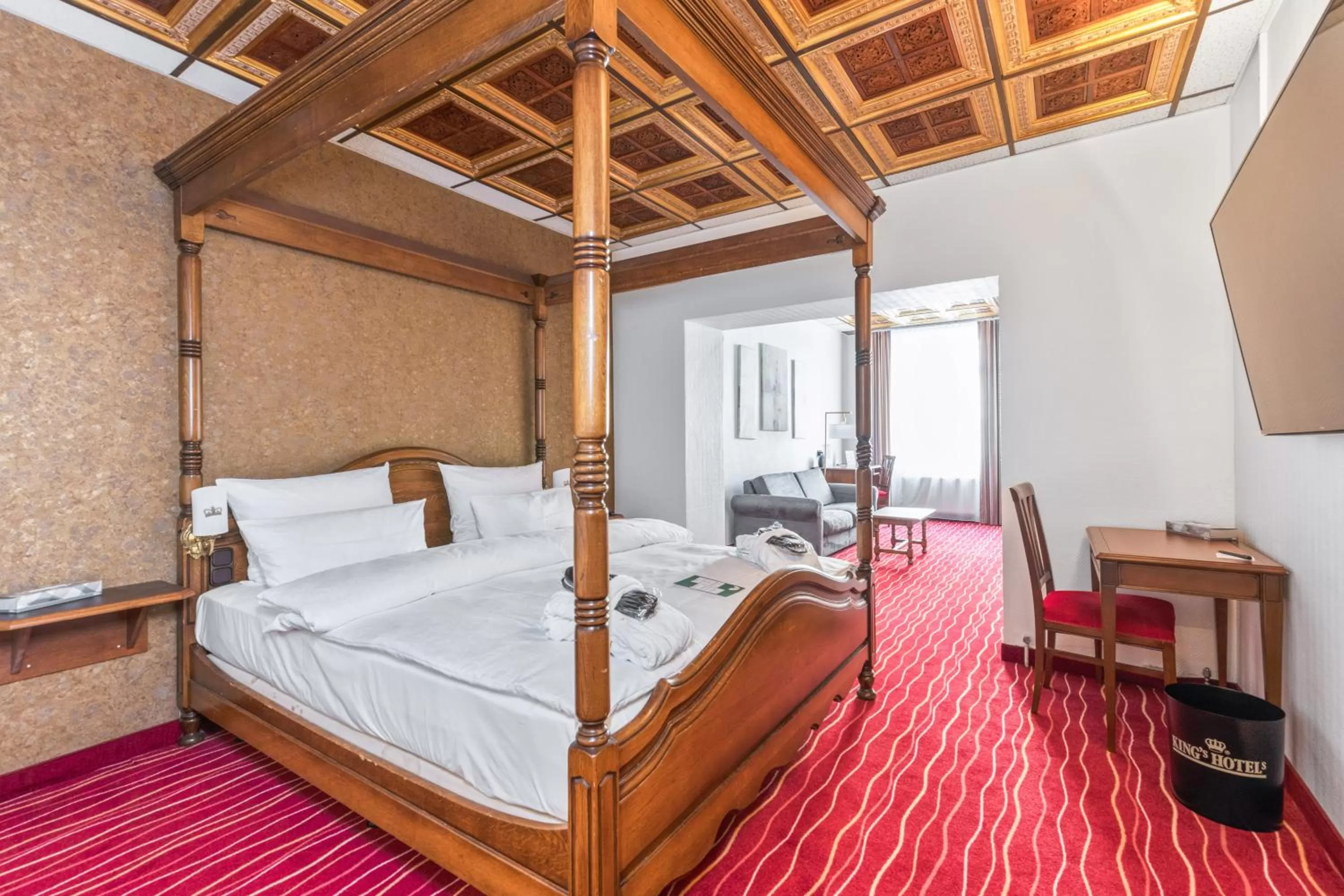 Bedroom, Bed in KING's Hotel First