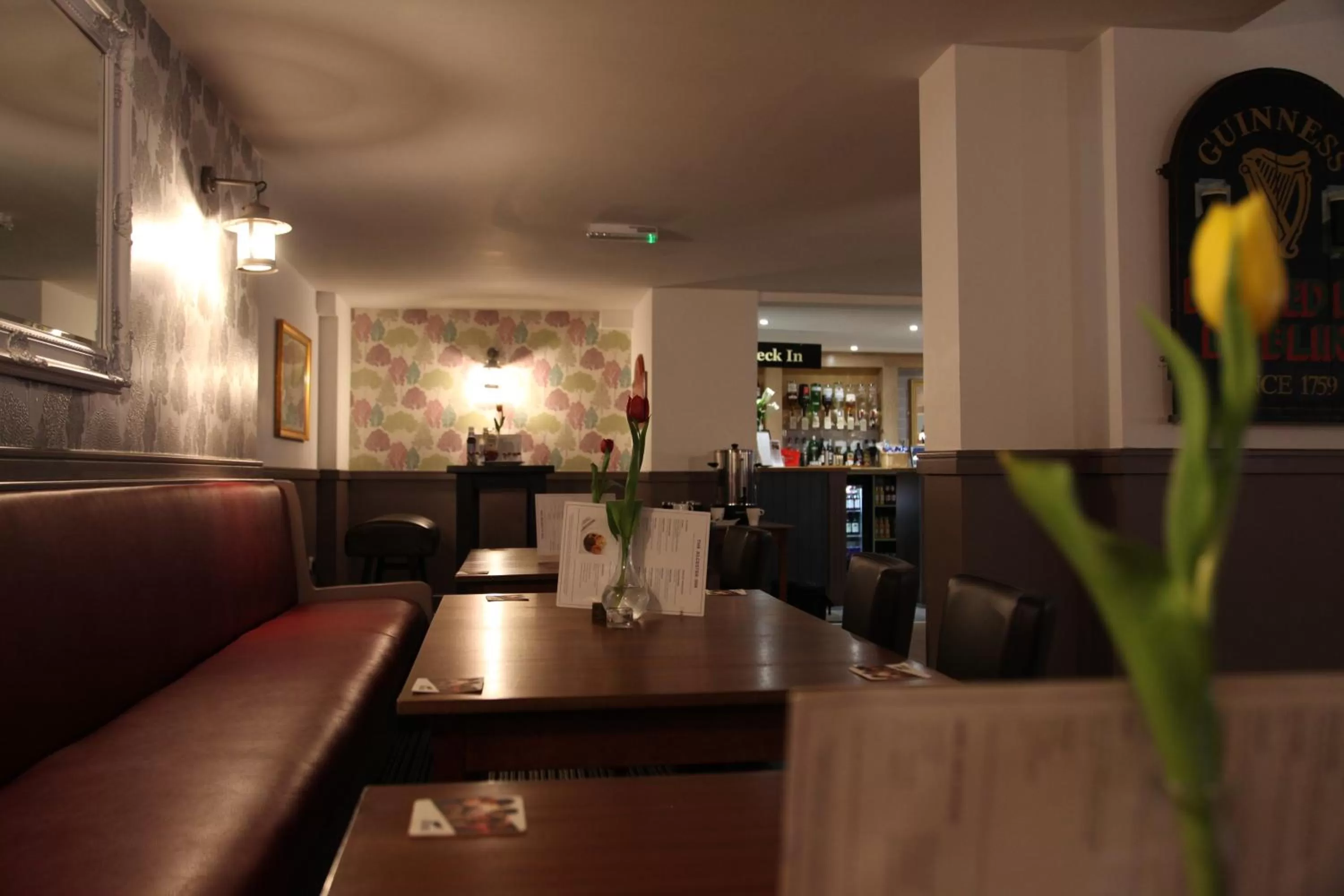 Restaurant/places to eat in Alcester Inn