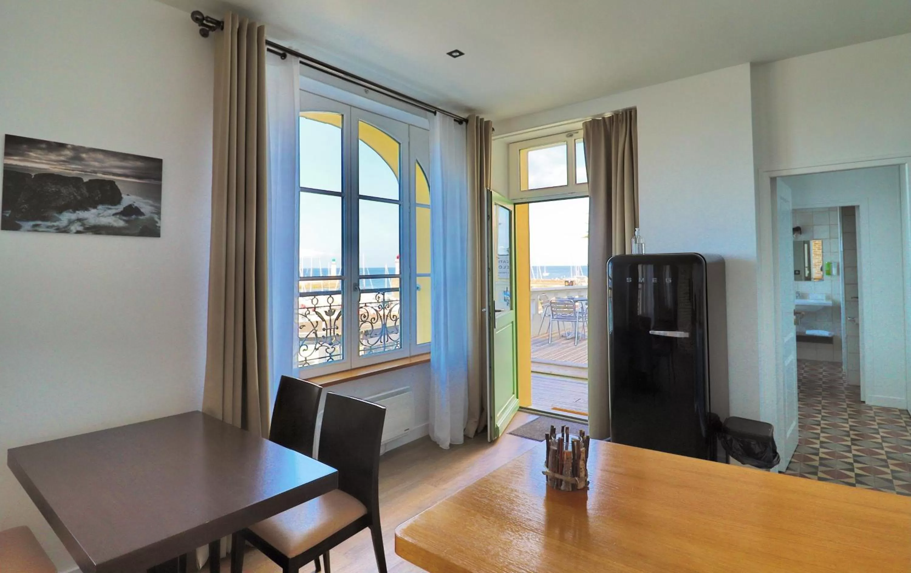 Communal lounge/ TV room, Dining Area in Grand Hôtel de Bretagne