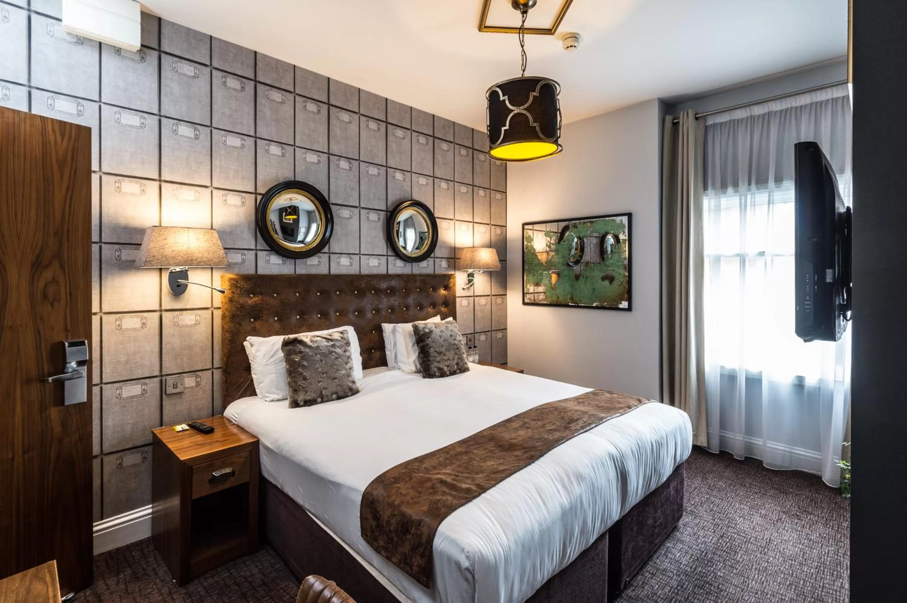 Bed in Mercure Nottingham City Centre Hotel