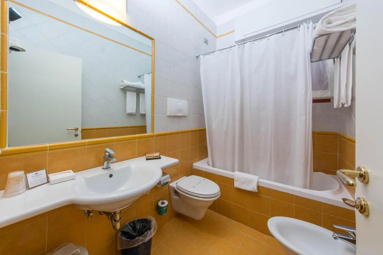 Bathroom in Reginna Palace Hotel