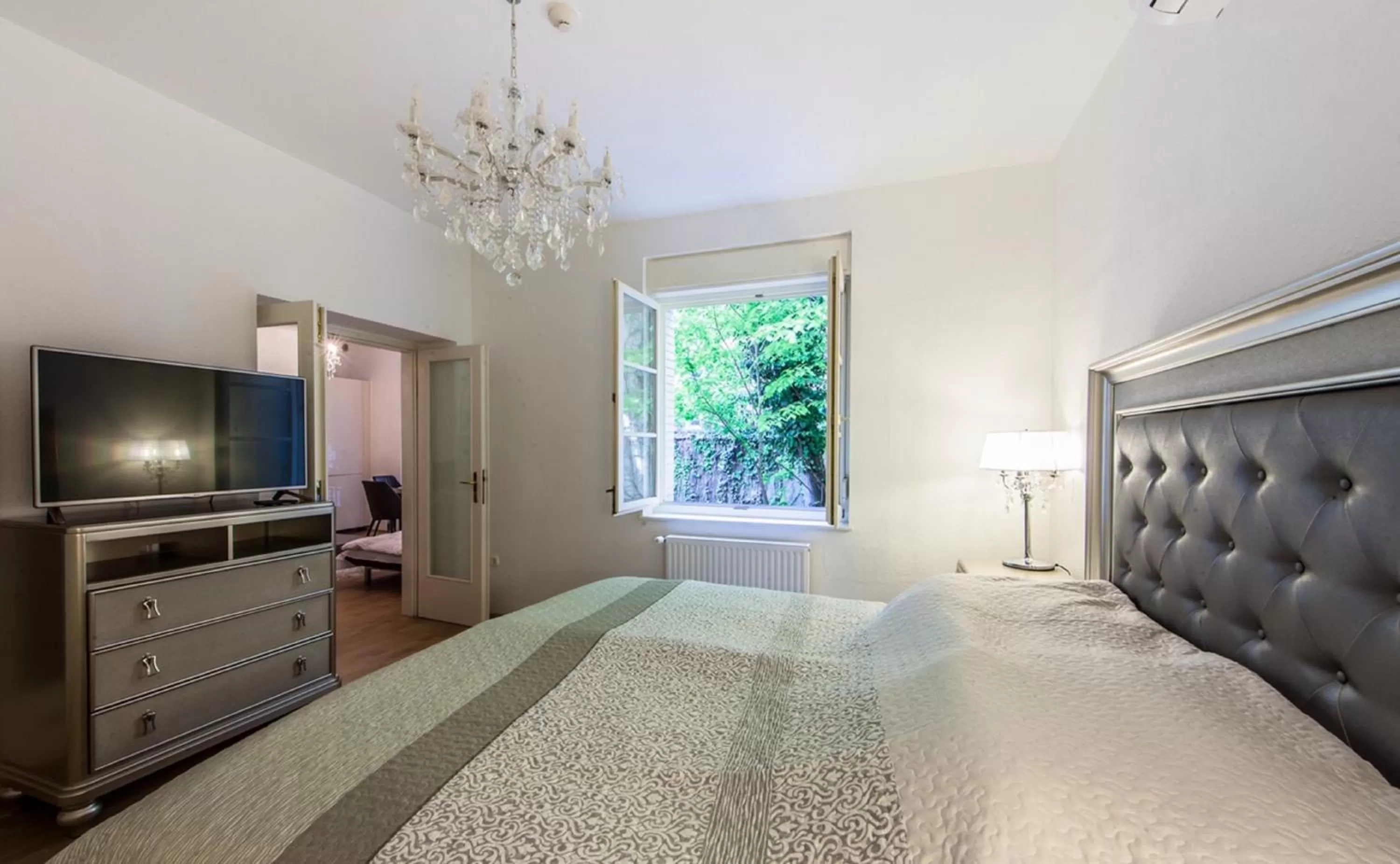 Bedroom, Bed in Milford Suites Budapest