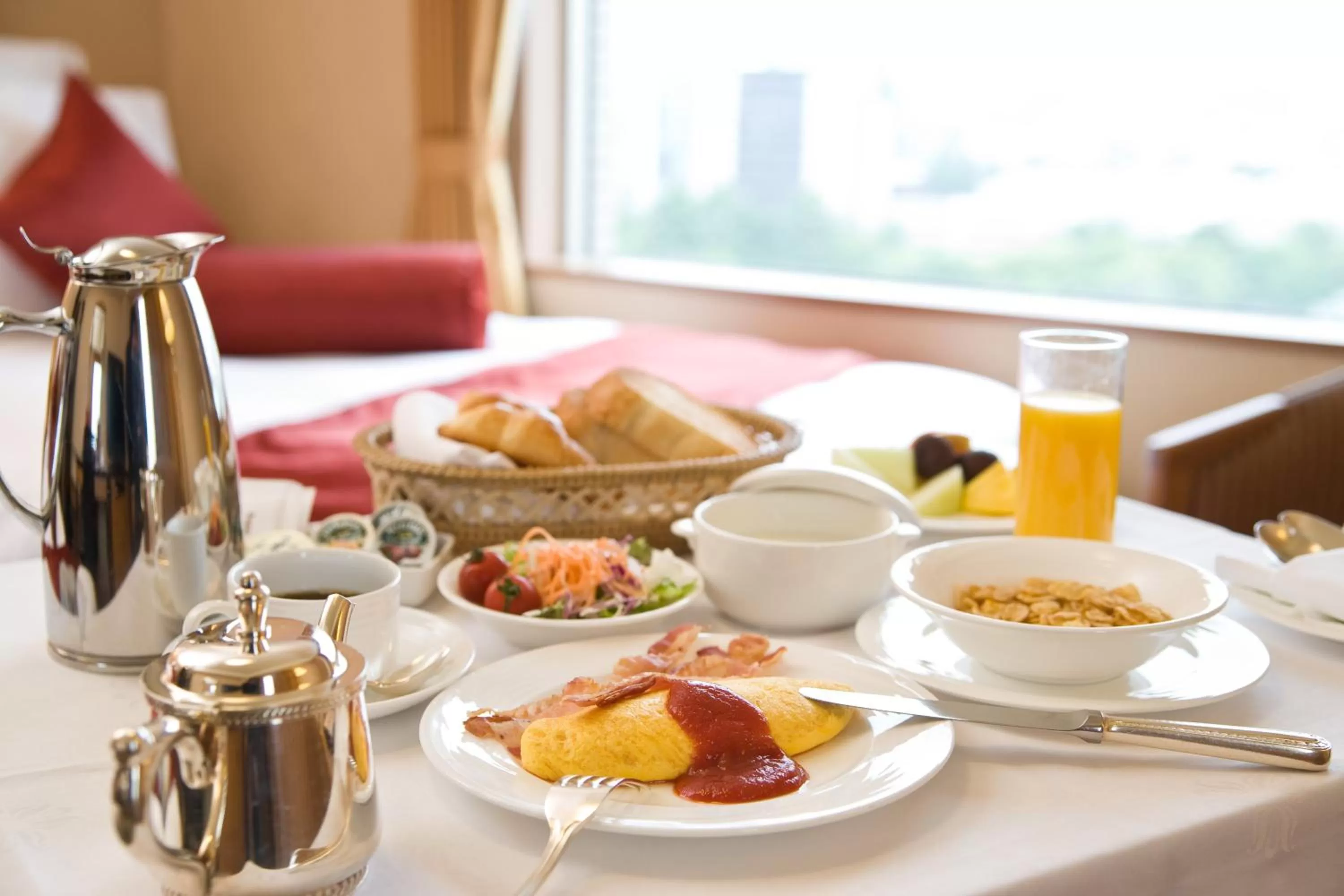 Photo of the whole room in ANA Crowne Plaza Toyama by IHG