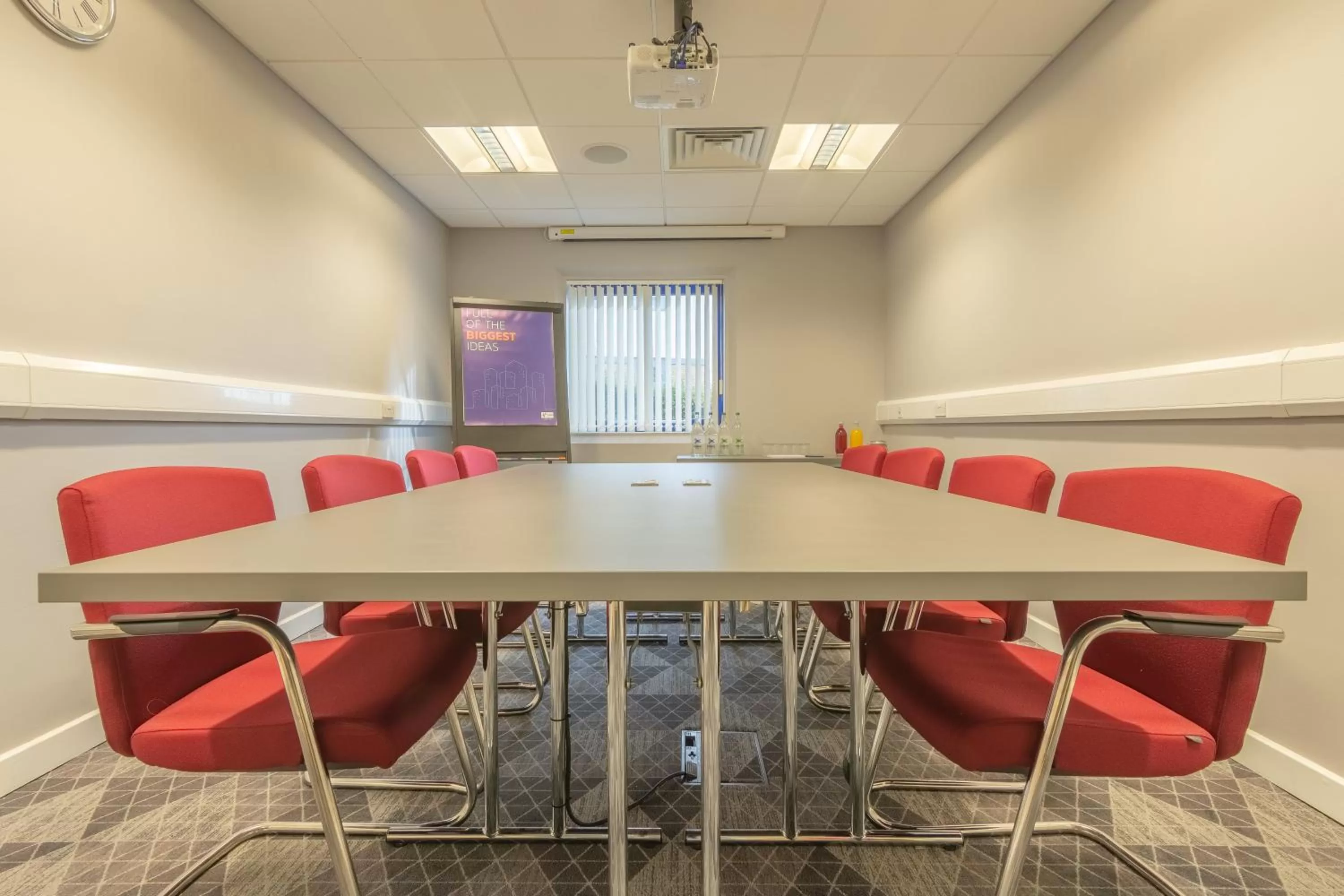 Meeting/conference room in Holiday Inn Express Kettering by IHG