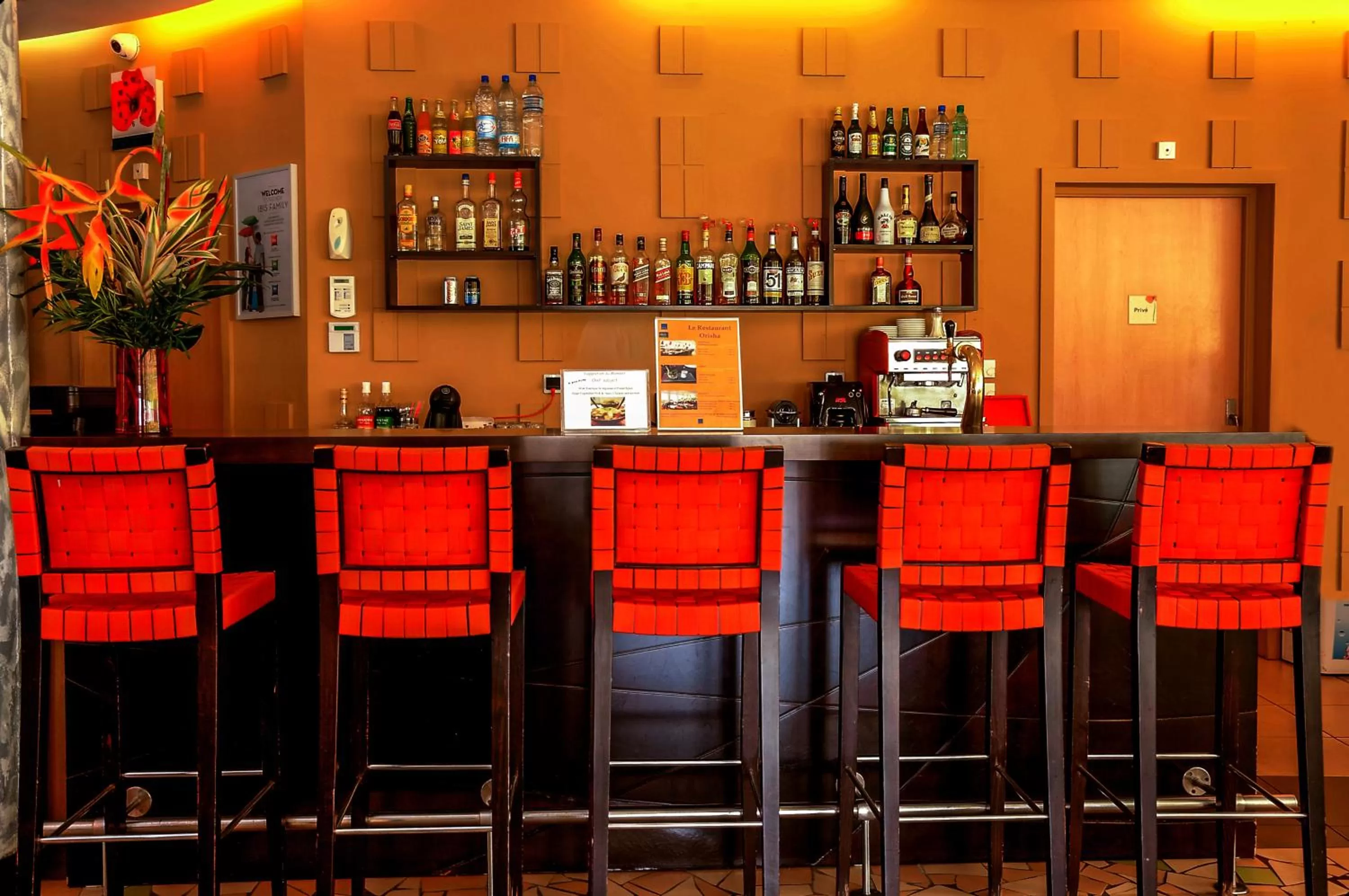 Lounge or bar in Ibis Cotonou