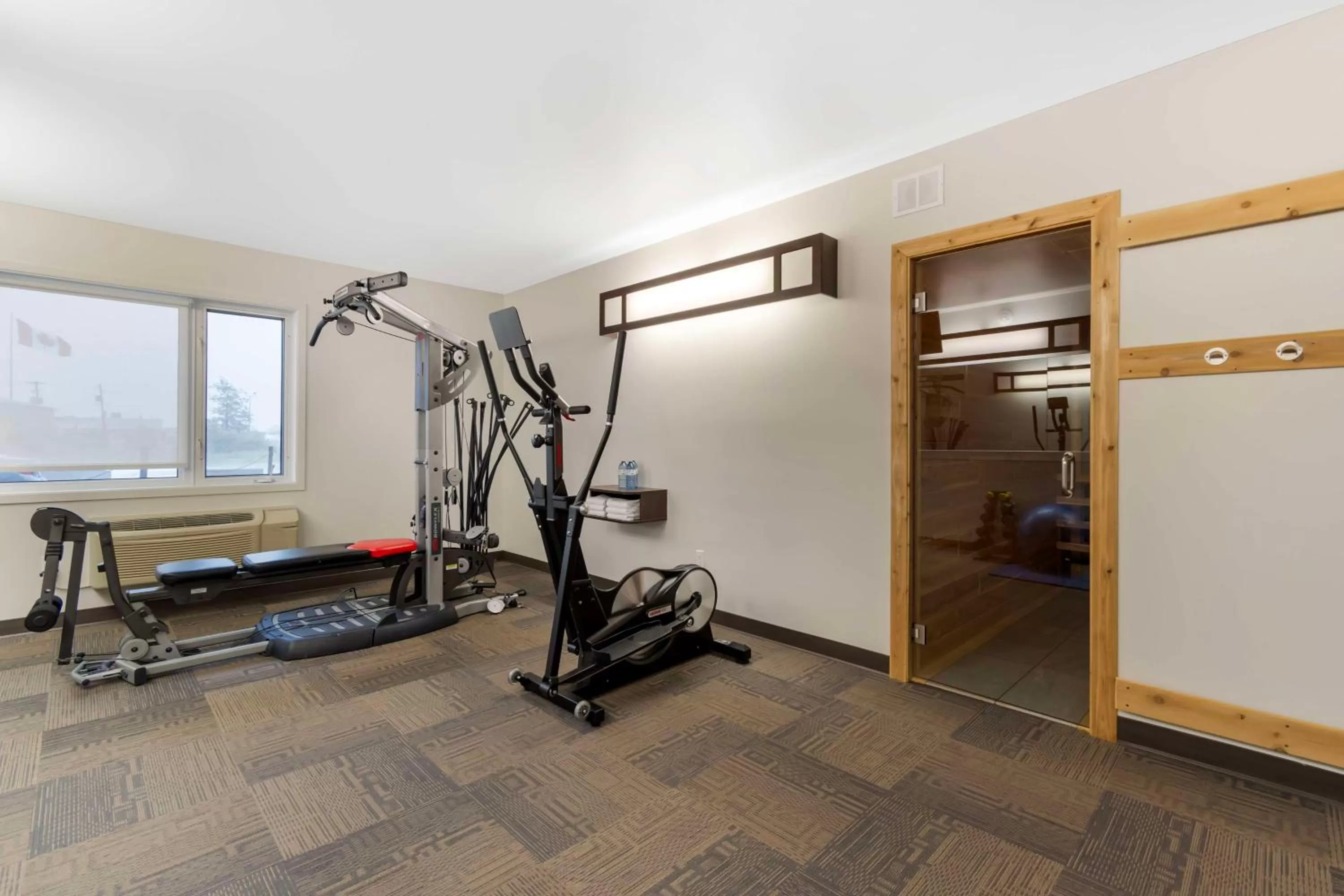 Fitness centre/facilities in Villa Inn & Suites - SureStay Collection by Best Western
