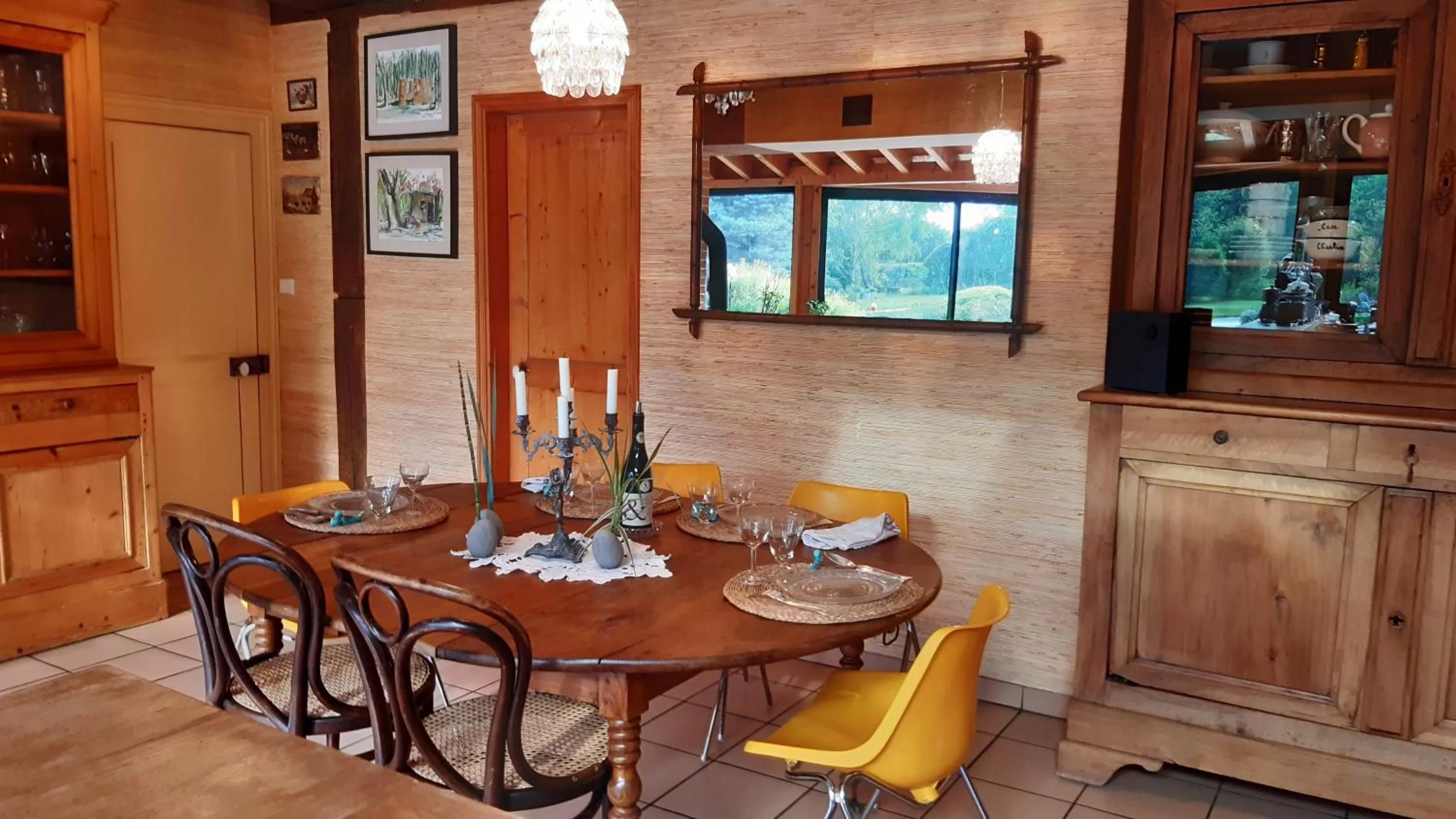 Restaurant/Places to Eat in le buisson de la gariole ,chambre rhétaise