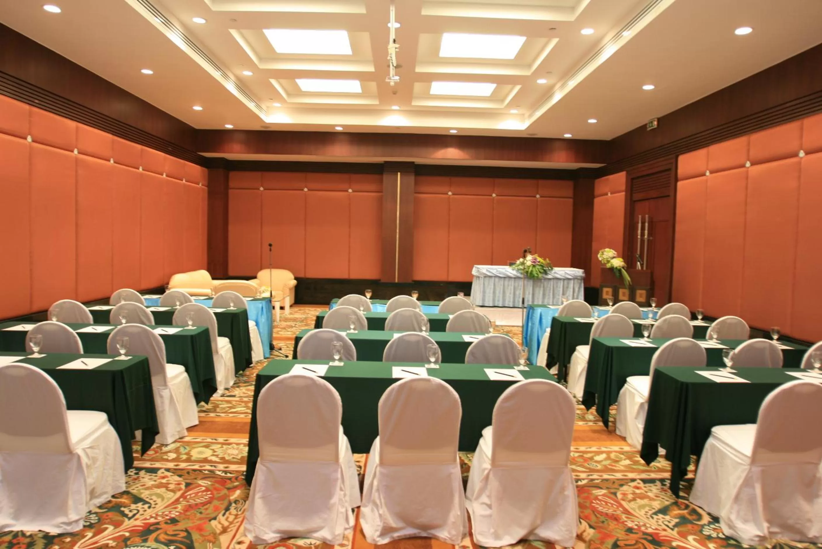 Evening entertainment in Grand Pacific Sovereign Resort & Spa