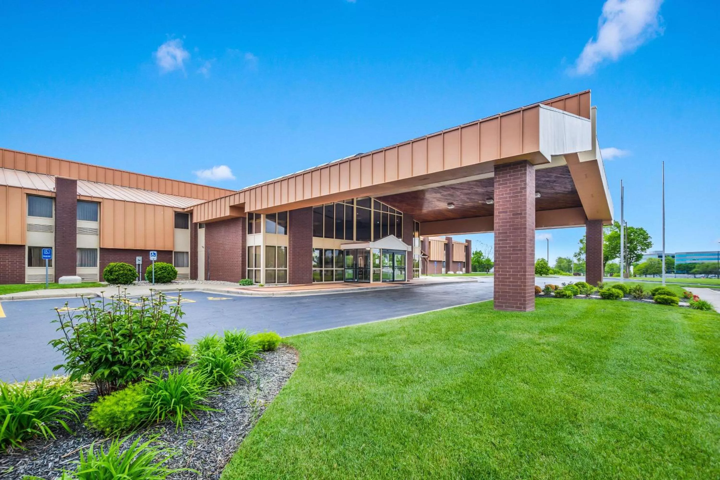Property building in Quality Inn & Suites Florence - Cincinnati South