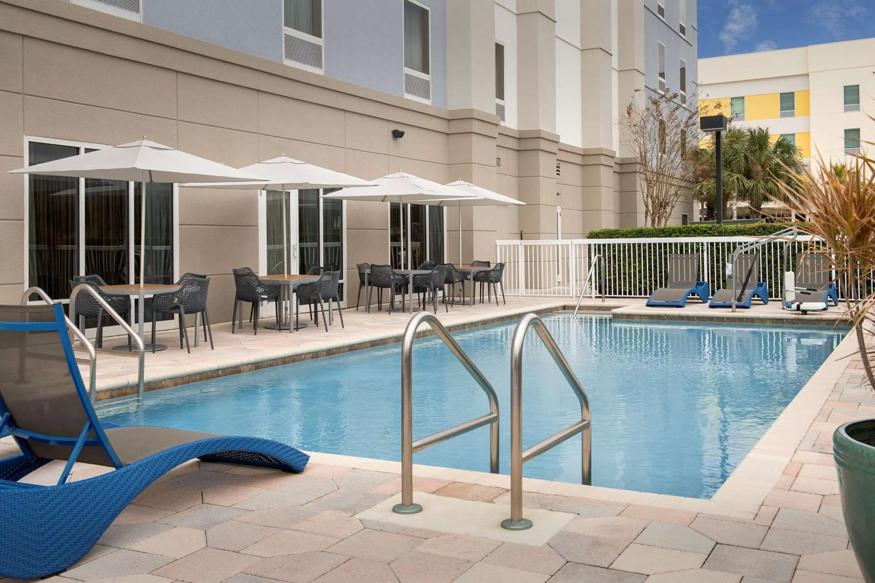 Pool view in Hampton Inn & Suites Lakeland-South Polk Parkway