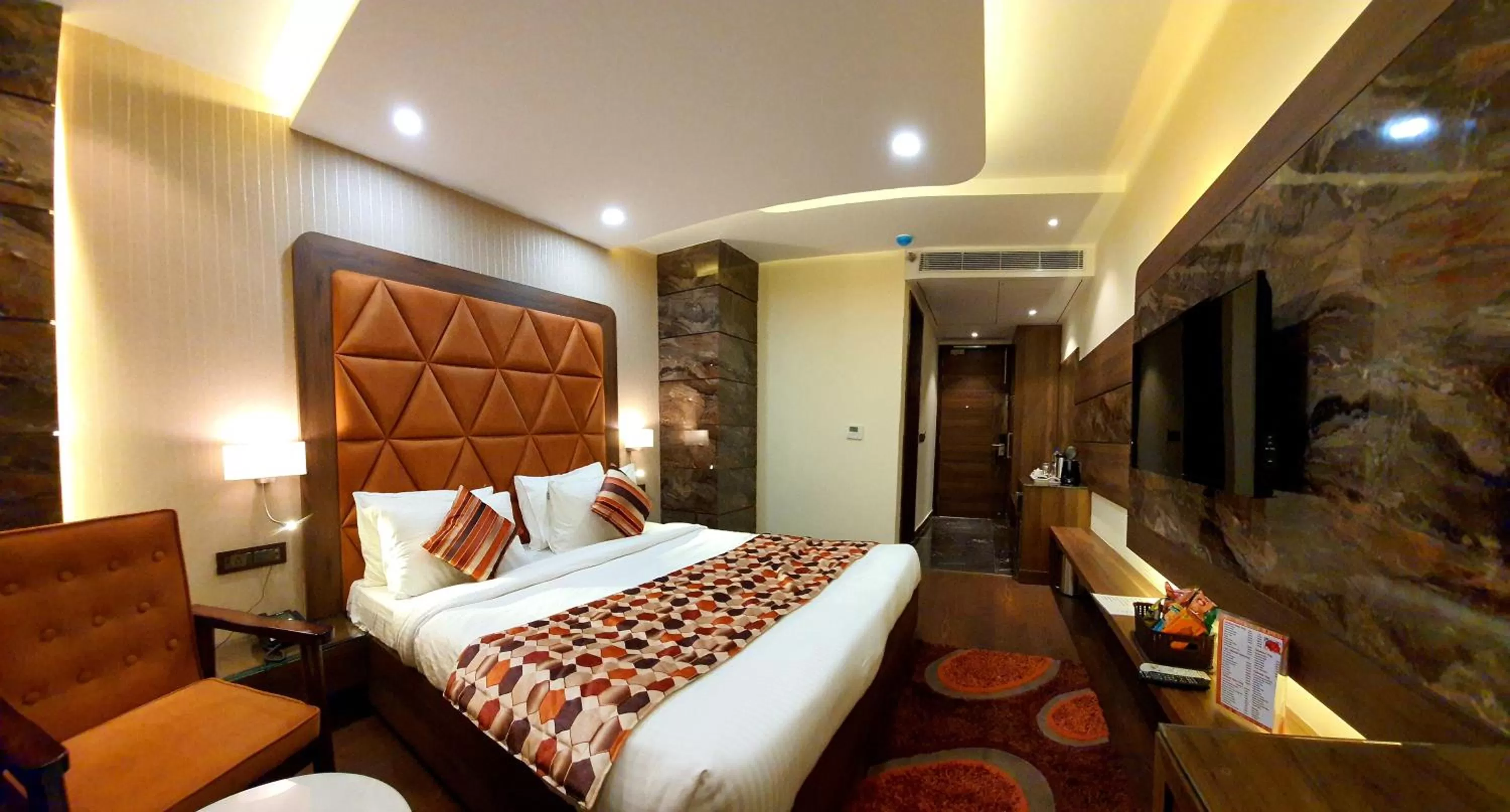 Bed in Hotel Makhan Residency