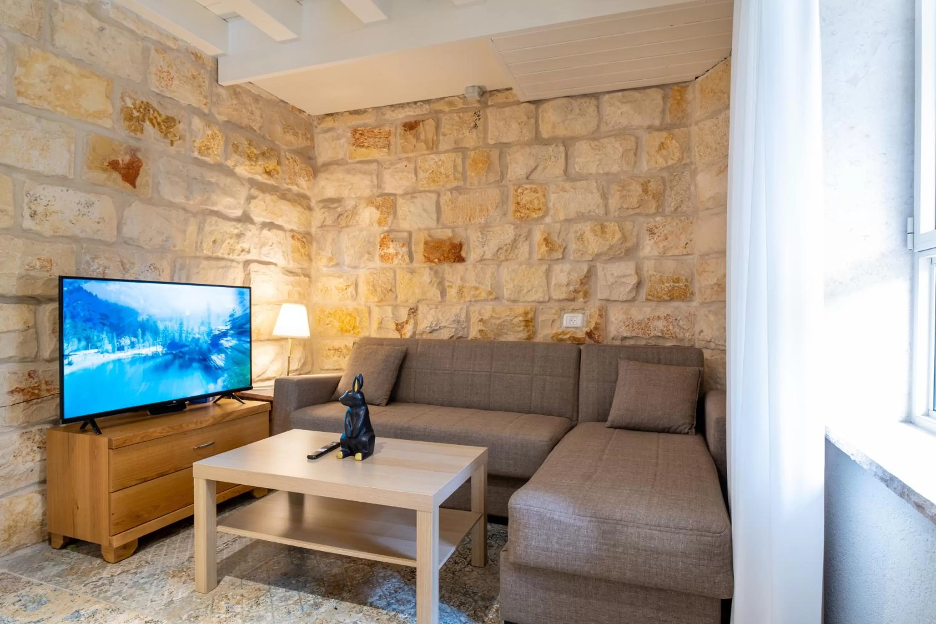 Communal lounge/ TV room in Via Maria Boutique Suites - Free Parking