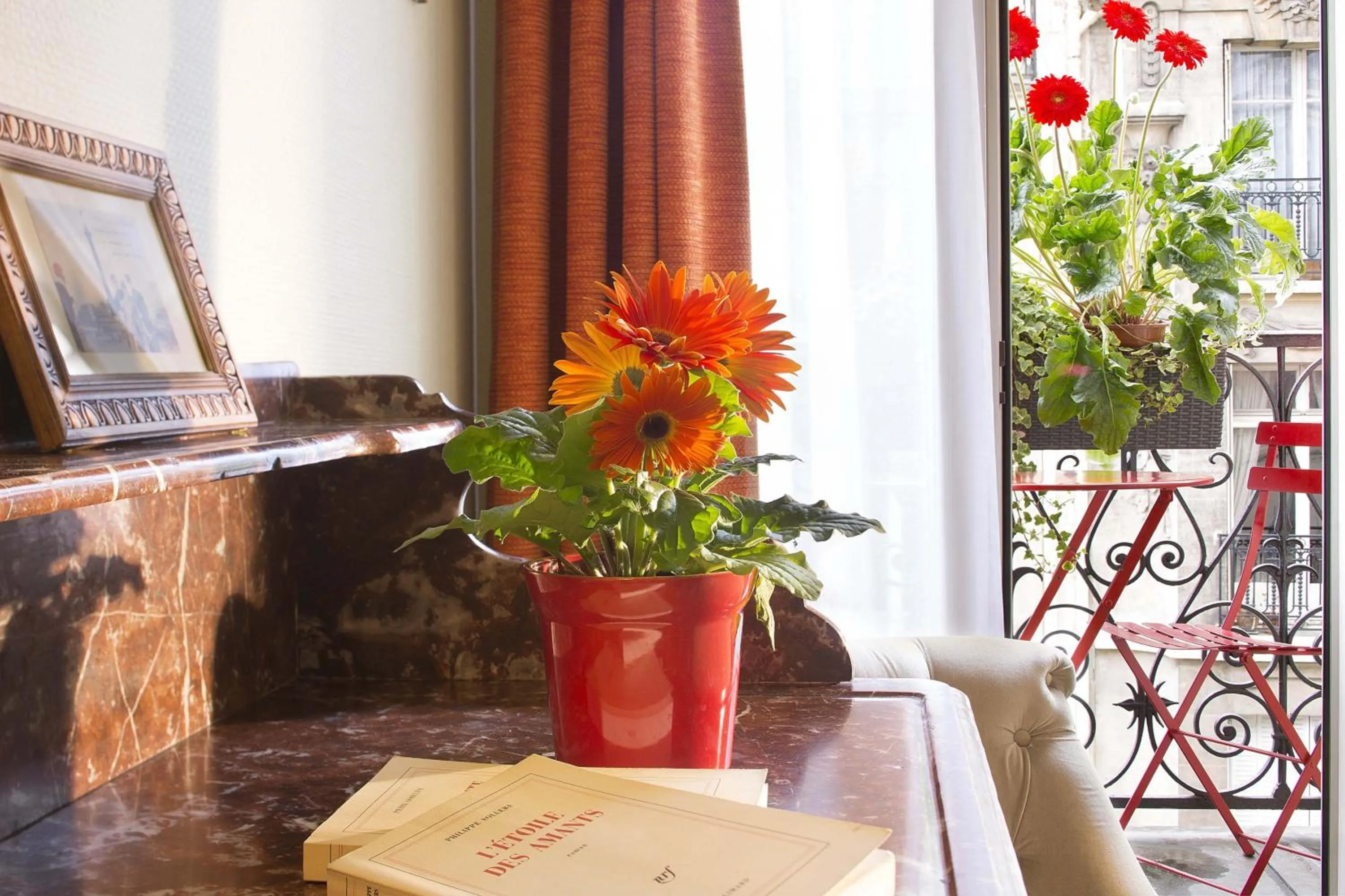 Decorative detail in New Orient Hotel