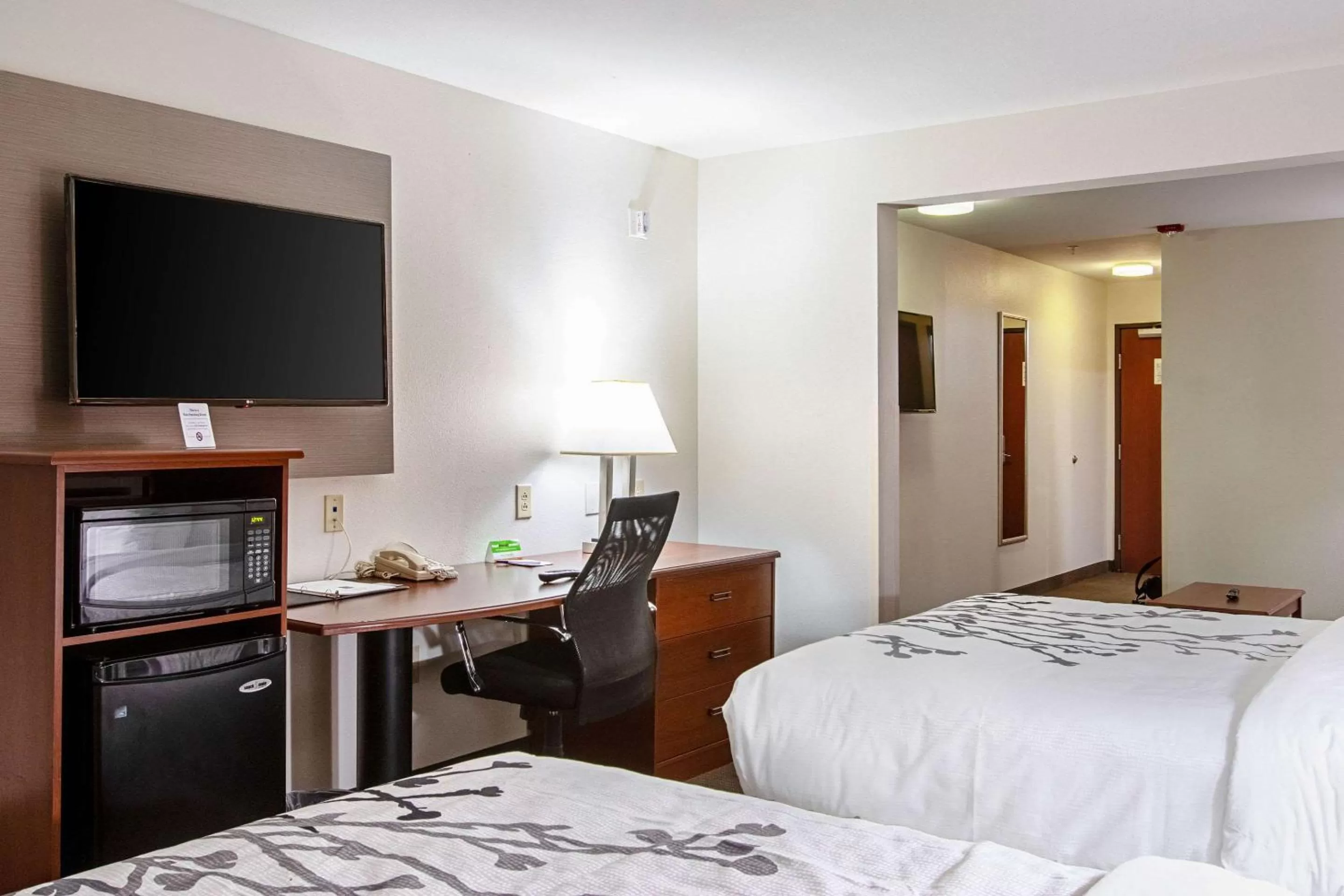 Photo of the whole room, Bed in Sleep Inn & Suites Hobbs