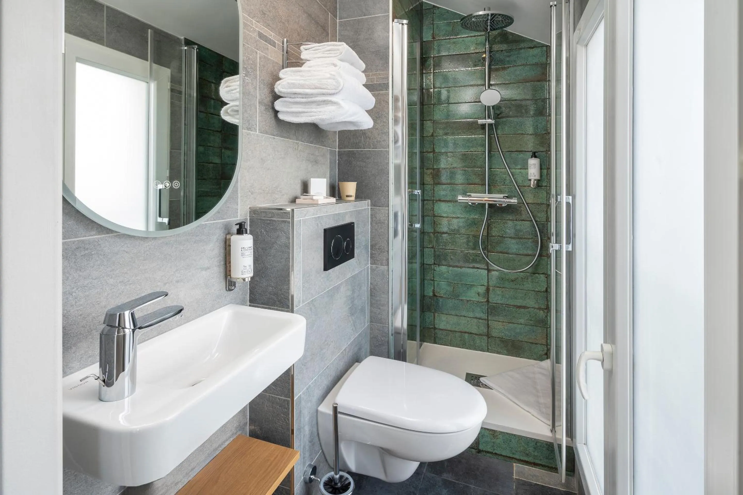 Shower in Hotel Apolonia Paris Mouffetard, Sure Hotel Collection by Best Western