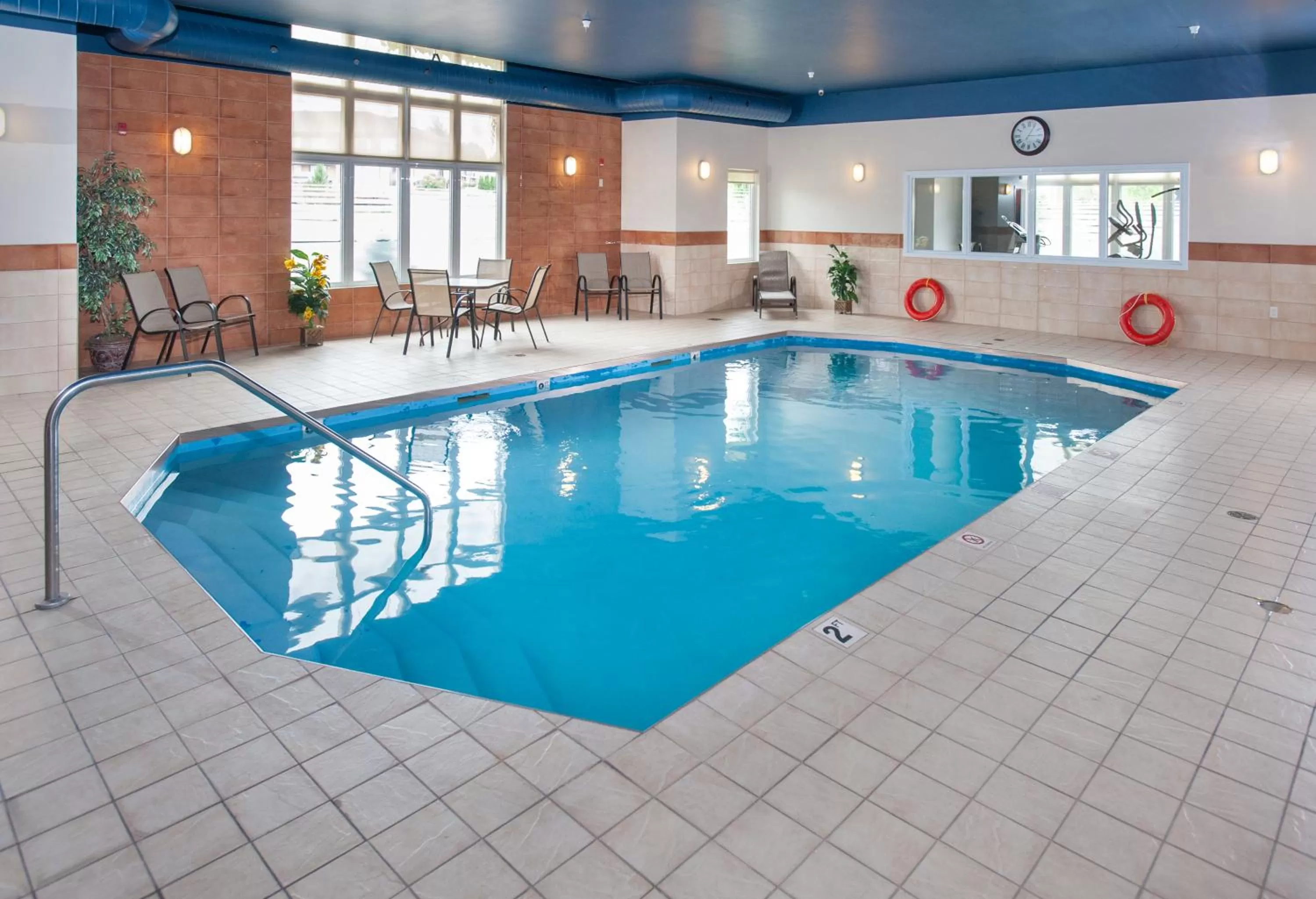 Swimming pool in Best Western Plus Moncton