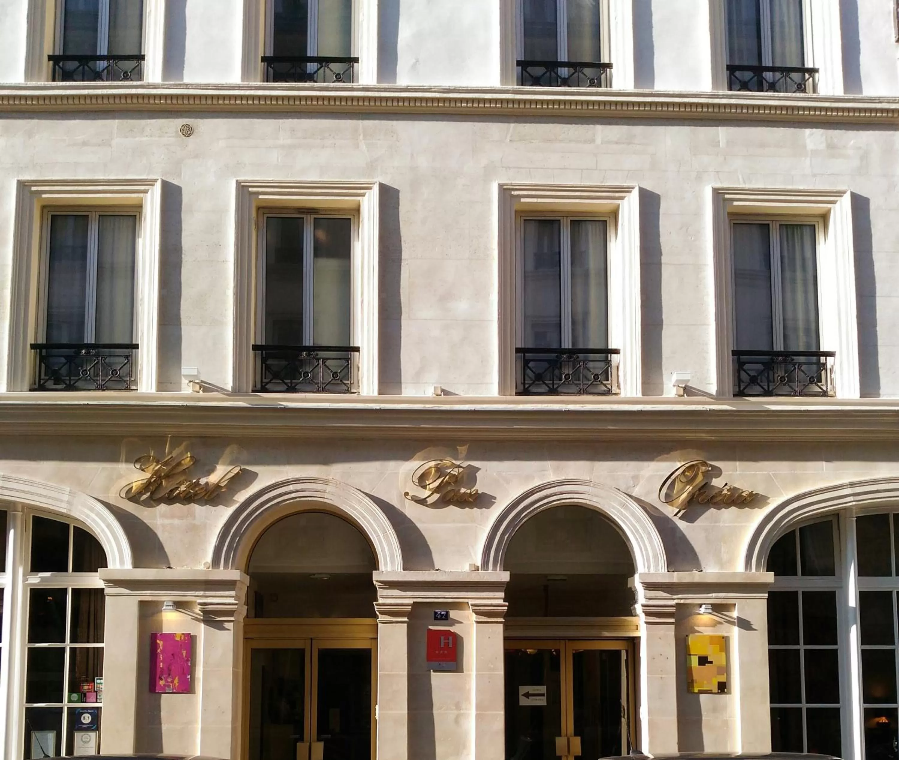 Facade/entrance in Hotel Pax Opera