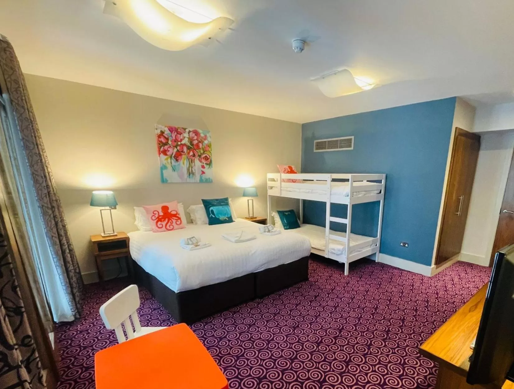 Bedroom, Bed in Osprey Hotel