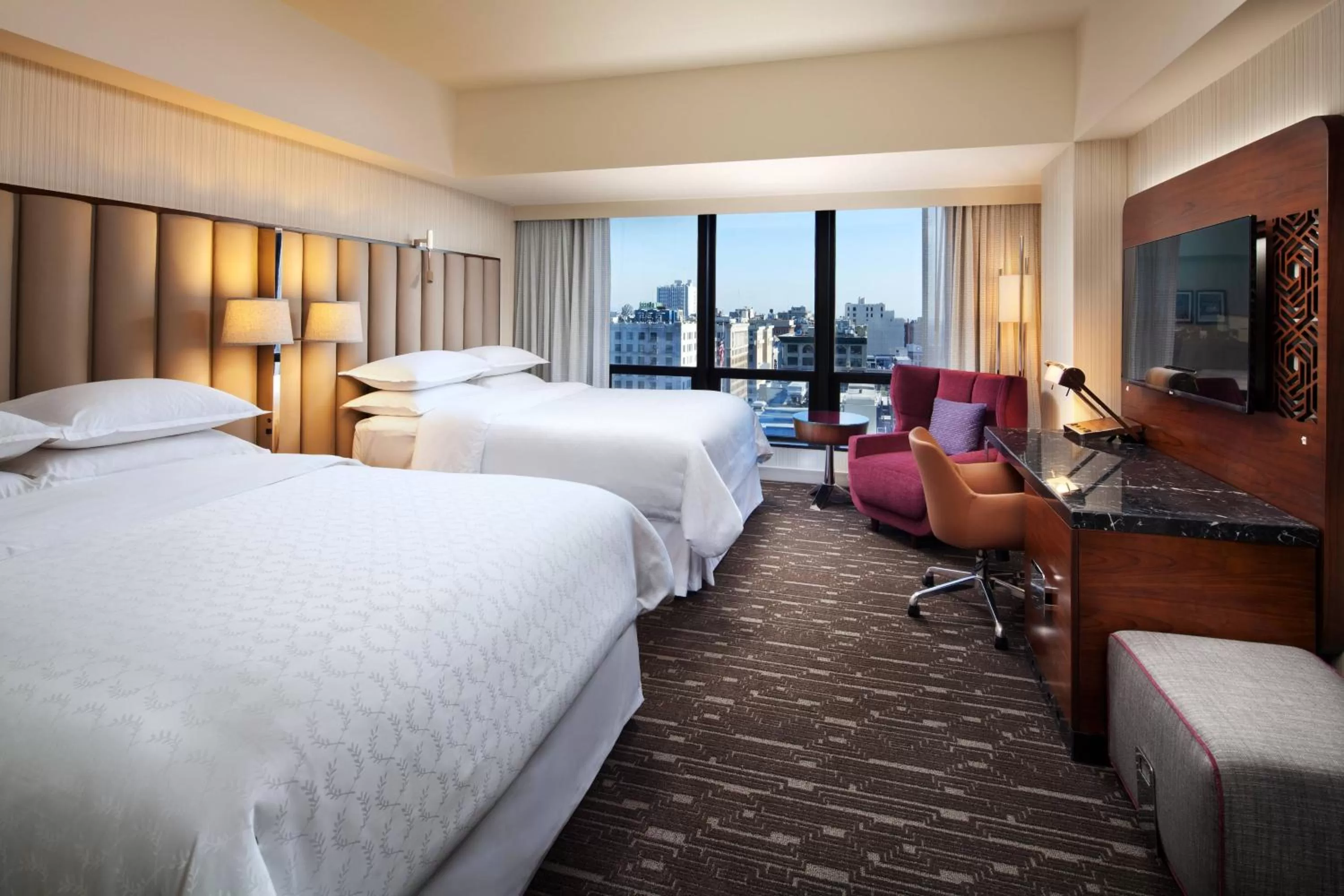 Club, Club level, Guest room, 2 Queen in Sheraton Grand Los Angeles